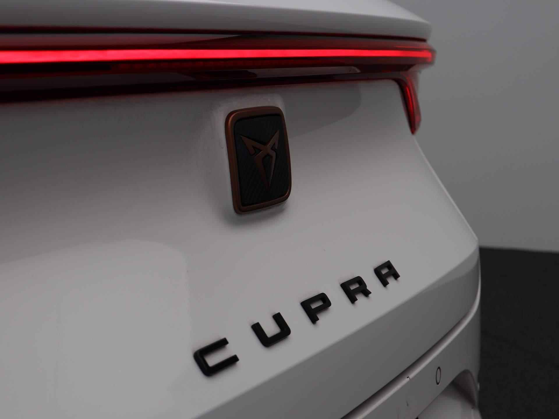 CUPRA Leon Sportstourer 1.4 e-Hybrid VZ Performance 245 PK | PANORAMADAK | ACHTERUITRIJCAMERA | VIRTUAL COCKPIT | SFEERVERLICHTING | APPLE CARPLAY - ANDROID AUTO | STOEL + STUURVERWARMING | ELEKTRISCH BEDIENBARE BESTUURDERSSTOEL MET MEMORY | ELEKTRISCH BEDIENBARE ACHTERKLEP | NAVIGATIE | KUIPSTOELEN | PARKEERSENSOREN VOOR + ACHTER | ADAPTIVE CRUISE CONTROL | KEYLESS | DODEHOEK DETECTIE | LANE ASSIST | CLIMATE CONTROL | LED VERLICHTING | LICHTMETALEN VELGEN | - 44/51