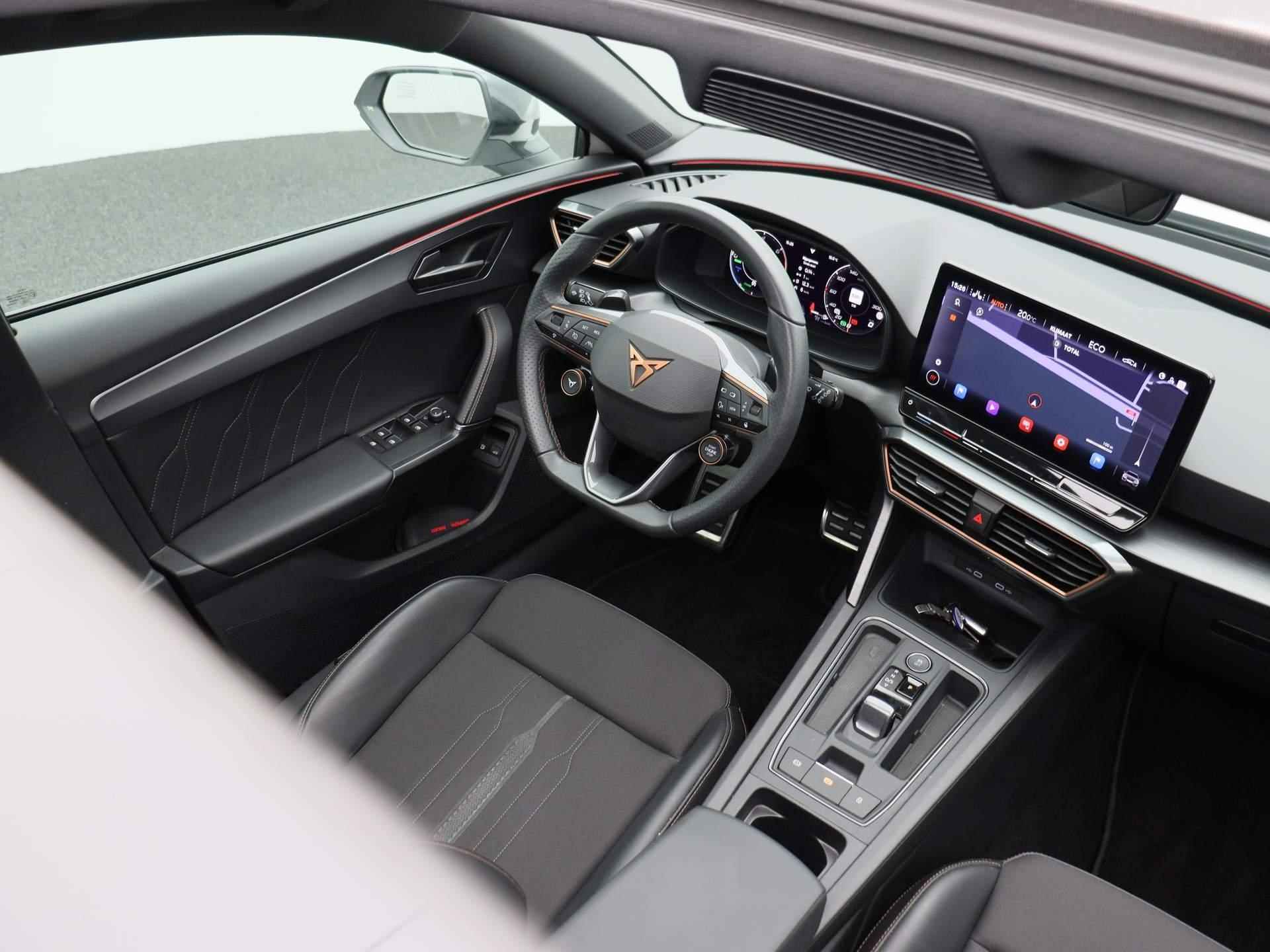 CUPRA Leon Sportstourer 1.4 e-Hybrid VZ Performance 245 PK | PANORAMADAK | ACHTERUITRIJCAMERA | VIRTUAL COCKPIT | SFEERVERLICHTING | APPLE CARPLAY - ANDROID AUTO | STOEL + STUURVERWARMING | ELEKTRISCH BEDIENBARE BESTUURDERSSTOEL MET MEMORY | ELEKTRISCH BEDIENBARE ACHTERKLEP | NAVIGATIE | KUIPSTOELEN | PARKEERSENSOREN VOOR + ACHTER | ADAPTIVE CRUISE CONTROL | KEYLESS | DODEHOEK DETECTIE | LANE ASSIST | CLIMATE CONTROL | LED VERLICHTING | LICHTMETALEN VELGEN | - 47/51