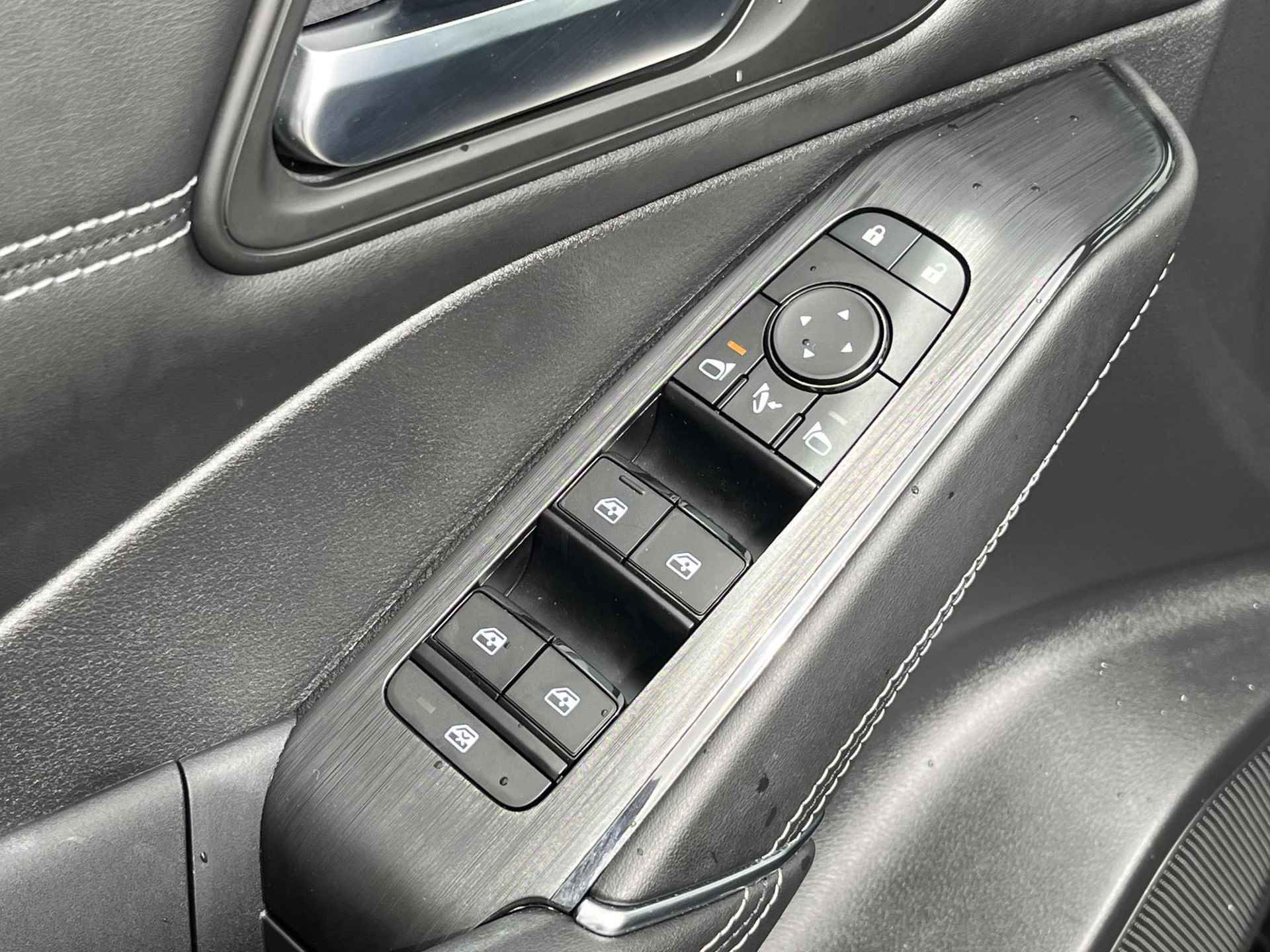 Nissan Qashqai 1.3 MHEV 158PK Xtronic Automaat N-Connecta / Panoramadak / Adaptieve cruise control / Keyless / Rondomzichtcamera - 37/47