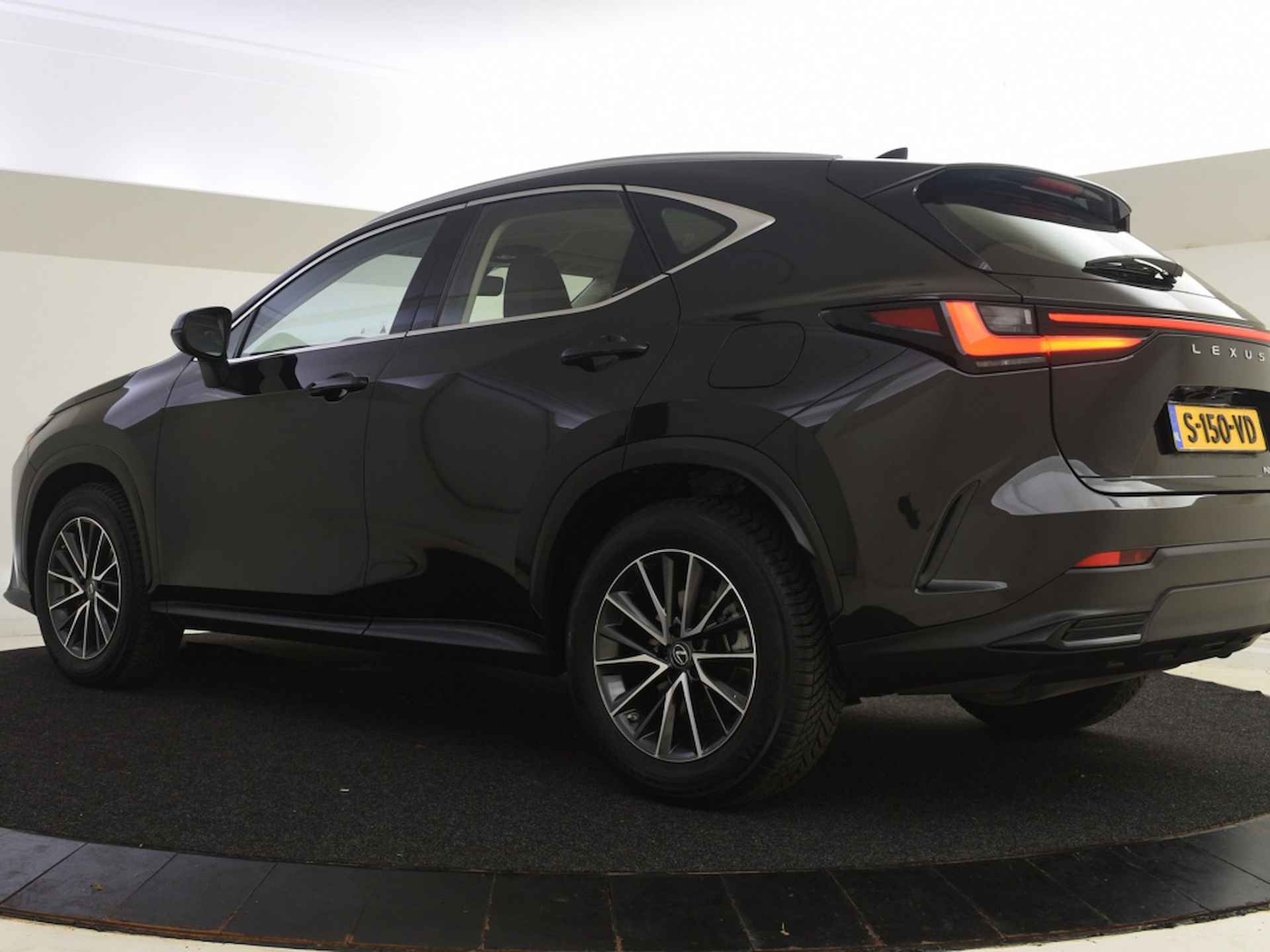 Lexus NX 350h Comfort Limited - 3/28