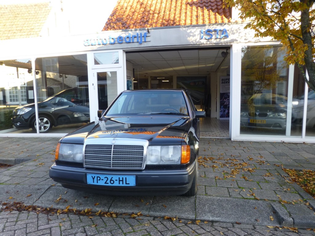 MERCEDES-BENZ 200 2L Diesel