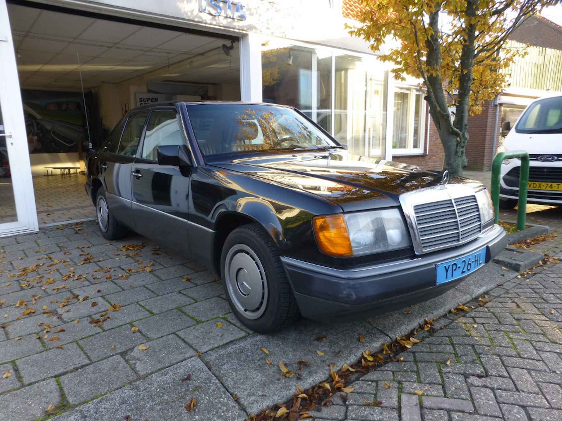 MERCEDES-BENZ 200 2L Diesel - 3/25