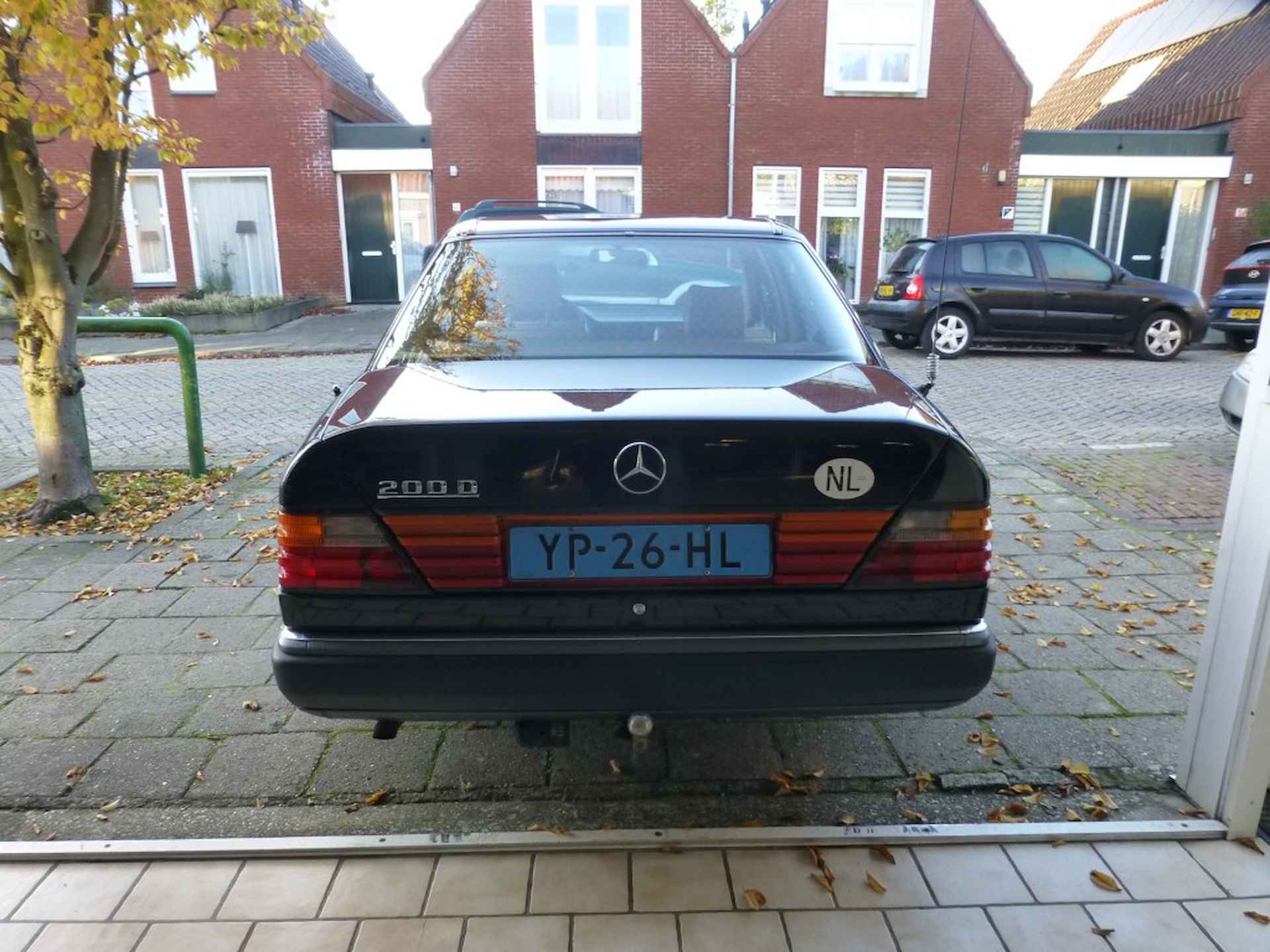 MERCEDES-BENZ 200 2L Diesel - 6/25