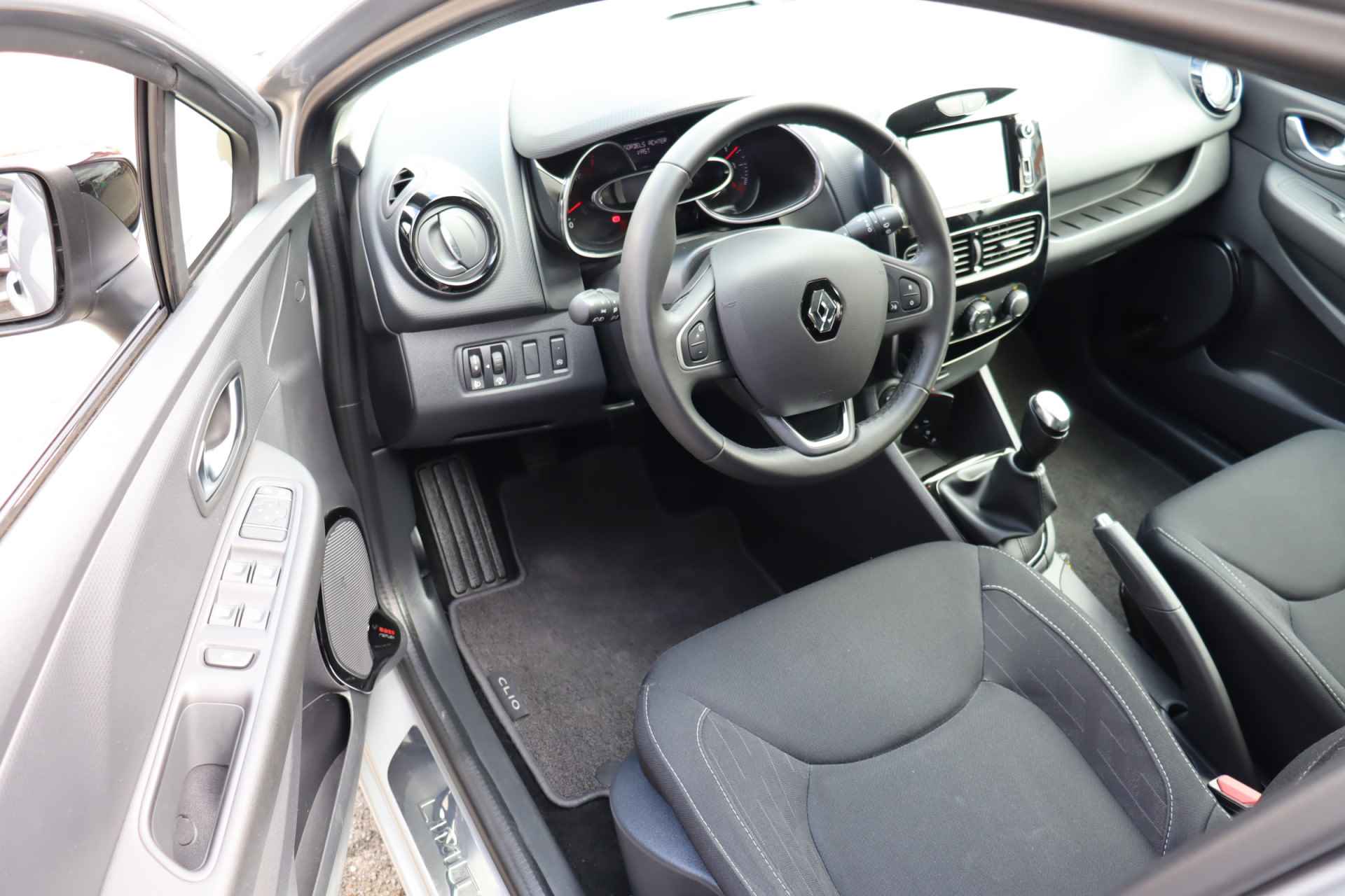 Renault Clio Estate TCe 90pk Limited - 9/24