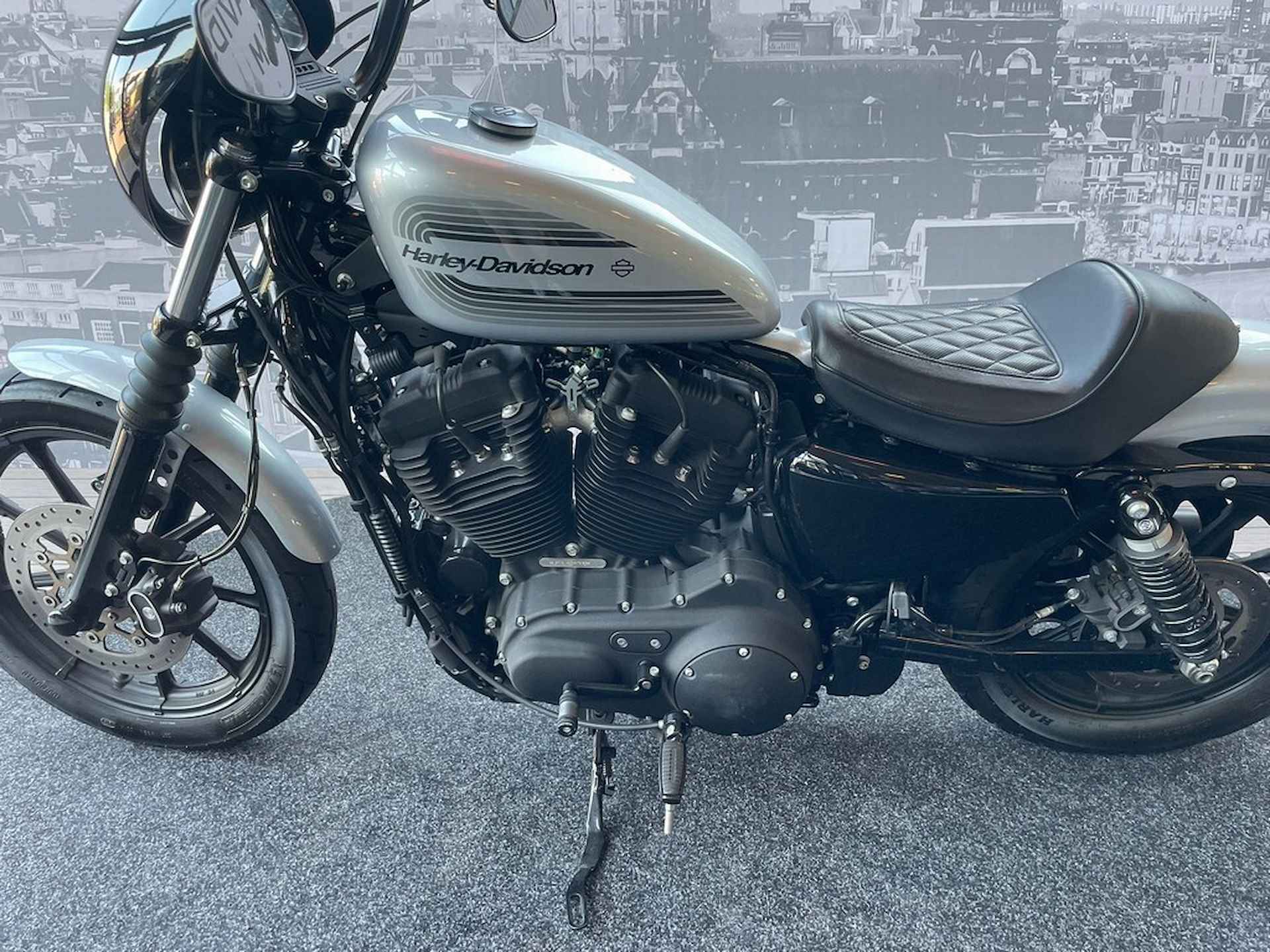 Harley-Davidson XL1200NS Iron Special - 5/8