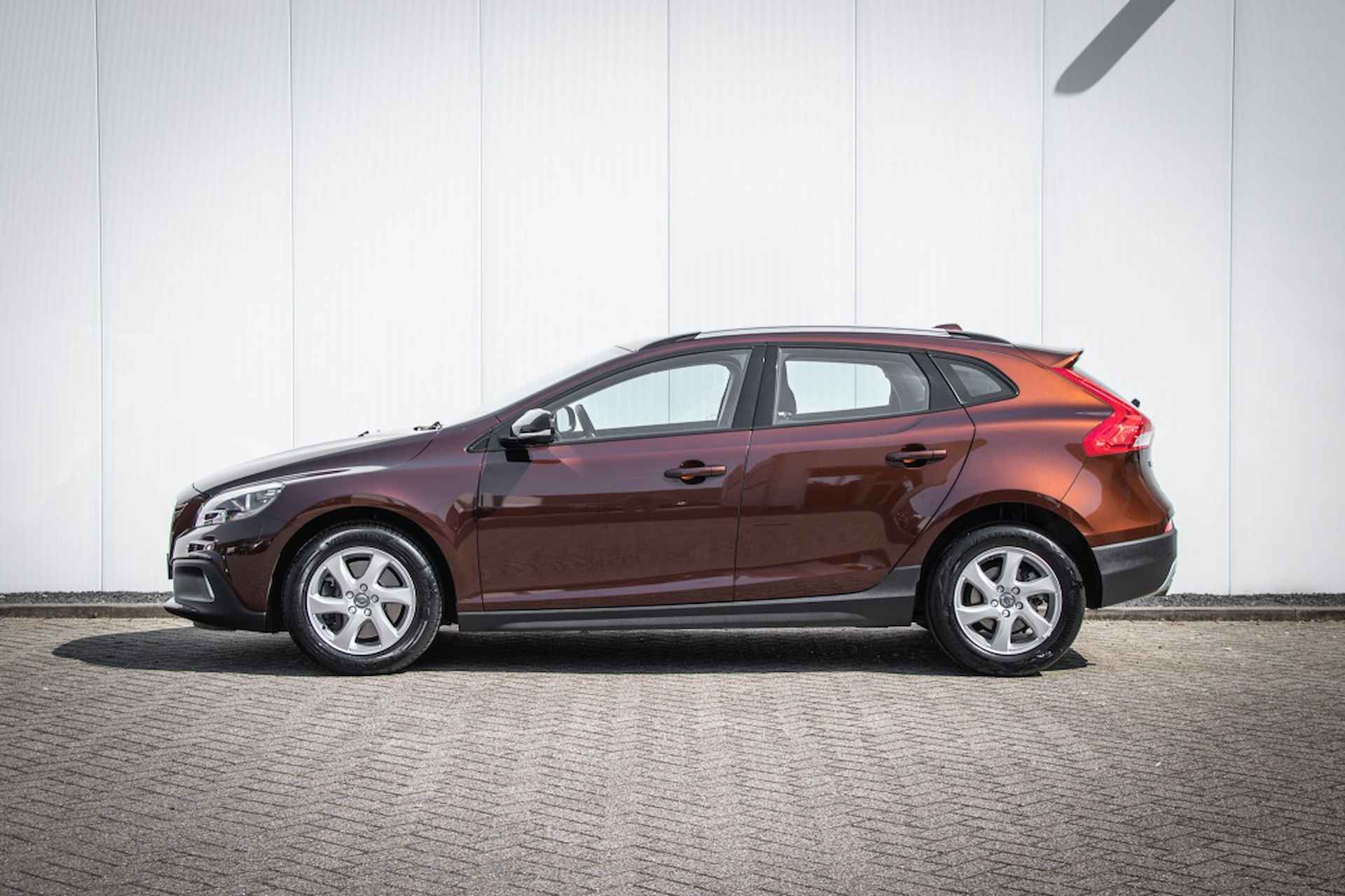 Volvo V40 Cross Country T3 Aut. Momentum, Navi, Climate, Cruise, Verw. Voorruit - 4/17