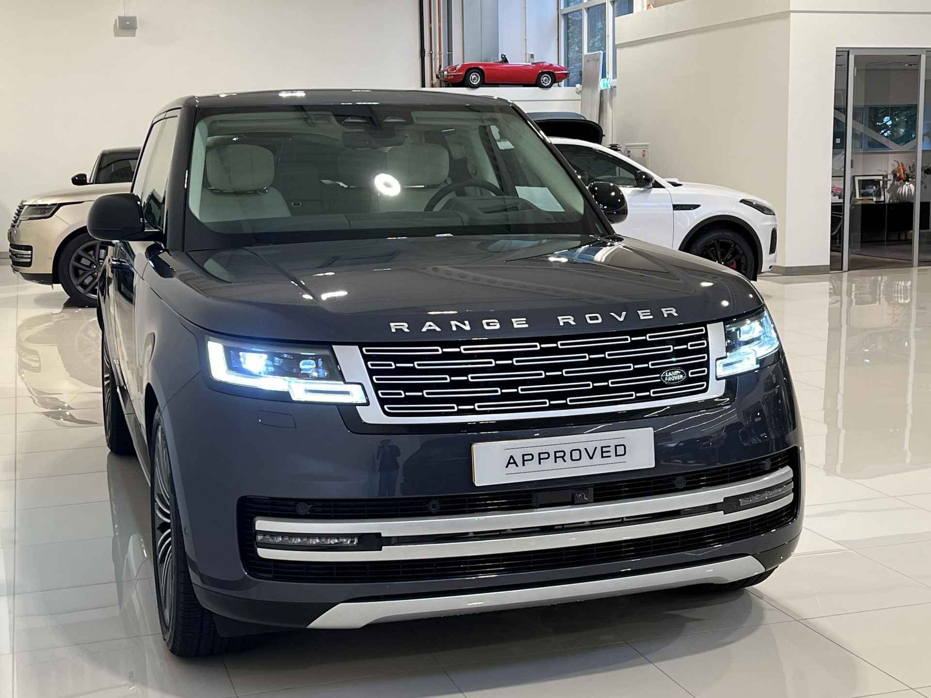 Land Rover Range Rover 3.0 P550e Autobiography PHEV | 23 inch Diamond Turned | Towing Pack | Varesine Blue - 3/29