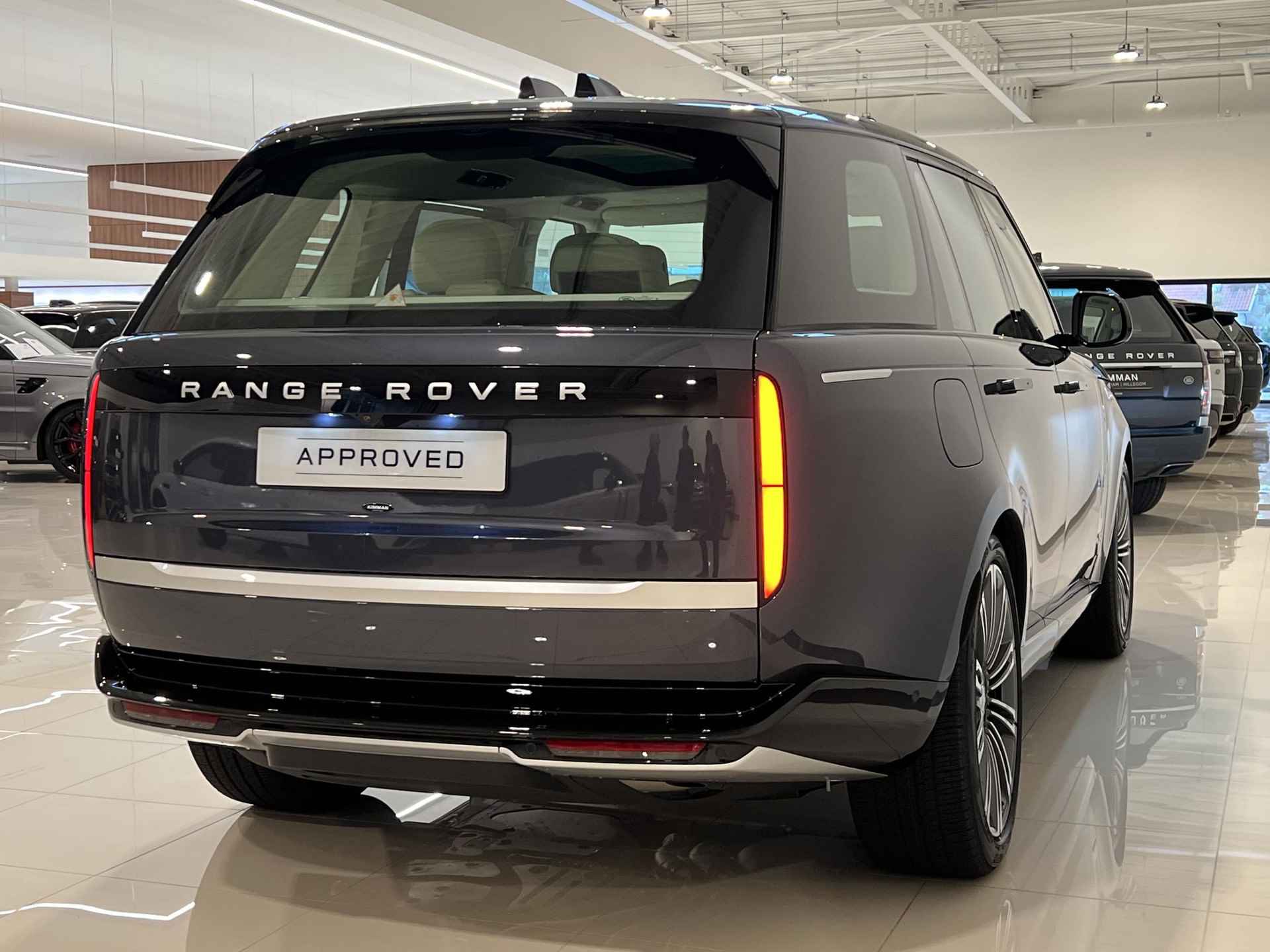 Land Rover Range Rover 3.0 P550e Autobiography PHEV | 23 inch Diamond Turned | Towing Pack | Varesine Blue - 6/29