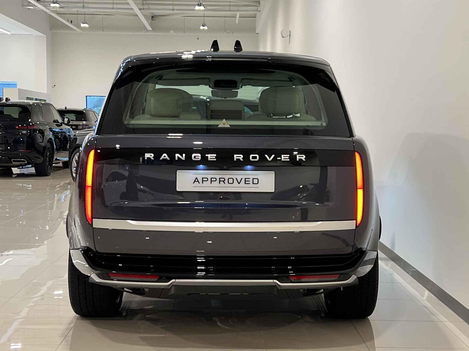 Land Rover Range Rover 3.0 P550e Autobiography PHEV | 23 inch Diamond Turned | Towing Pack | Varesine Blue - 7/29