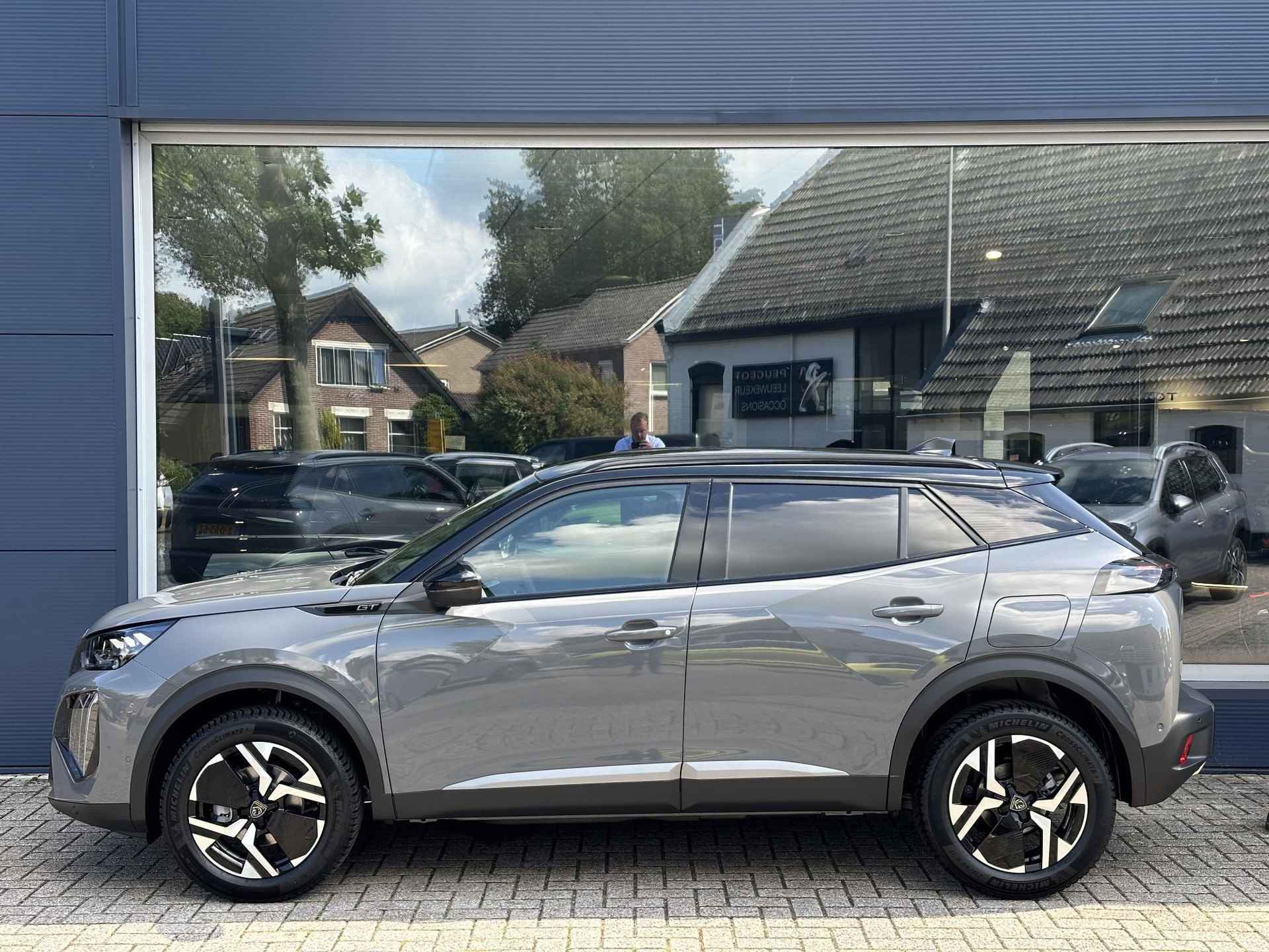 Peugeot 2008 1.2 Turbo 130 PK GT Automaat | Alcantara Bekleding | Stoelverwarming & Massage | Navigatie | 360 Graden Camera | Keyless Entry | Full LED Verlichting | Zwart Dak | - 3/58