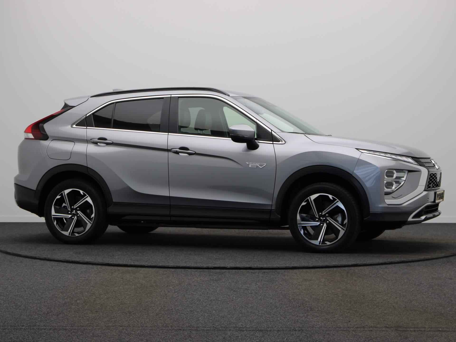 Mitsubishi Eclipse Cross 2.4 PHEV Intense+ | Trekhaak | Achteruitrijcamera | Apple Carplay/Android Auto | 18'' Lichtmetalen Velgen | Stoelverwarming | - 13/56