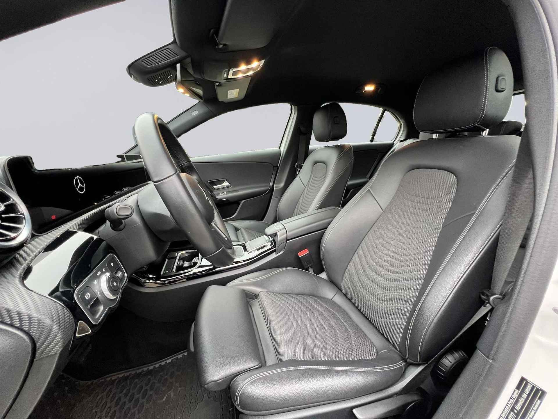 Mercedes-Benz A-klasse Business Solution Wide Screen, Apple Carplay, Night Pakket, Leder, LED, Stoelverwarming, Airco, Cruise Control, Isofix (MET GARANTIE*) - 12/37