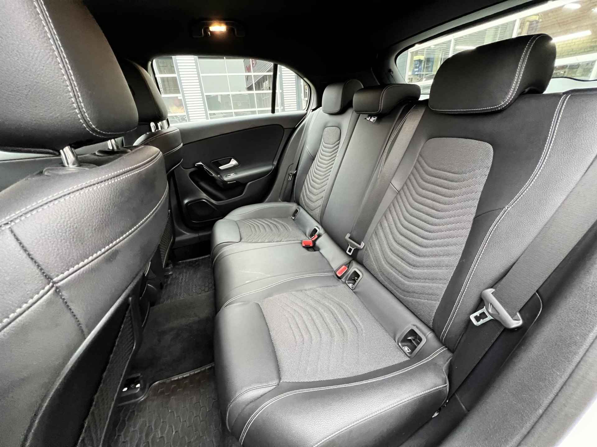 Mercedes-Benz A-klasse Business Solution Wide Screen, Apple Carplay, Night Pakket, Leder, LED, Stoelverwarming, Airco, Cruise Control, Isofix (MET GARANTIE*) - 13/37