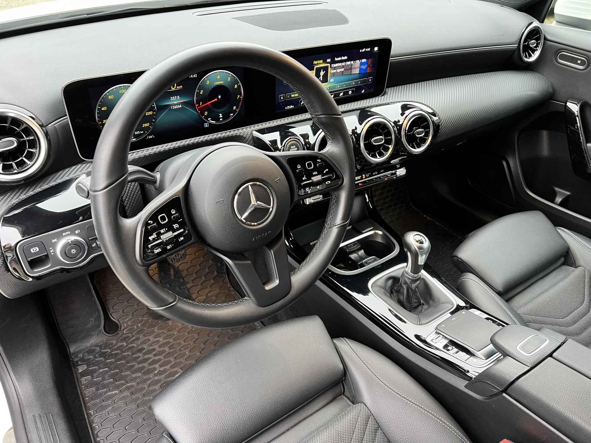 Mercedes-Benz A-klasse Business Solution Wide Screen, Apple Carplay, Night Pakket, Leder, LED, Stoelverwarming, Airco, Cruise Control, Isofix (MET GARANTIE*) - 17/37