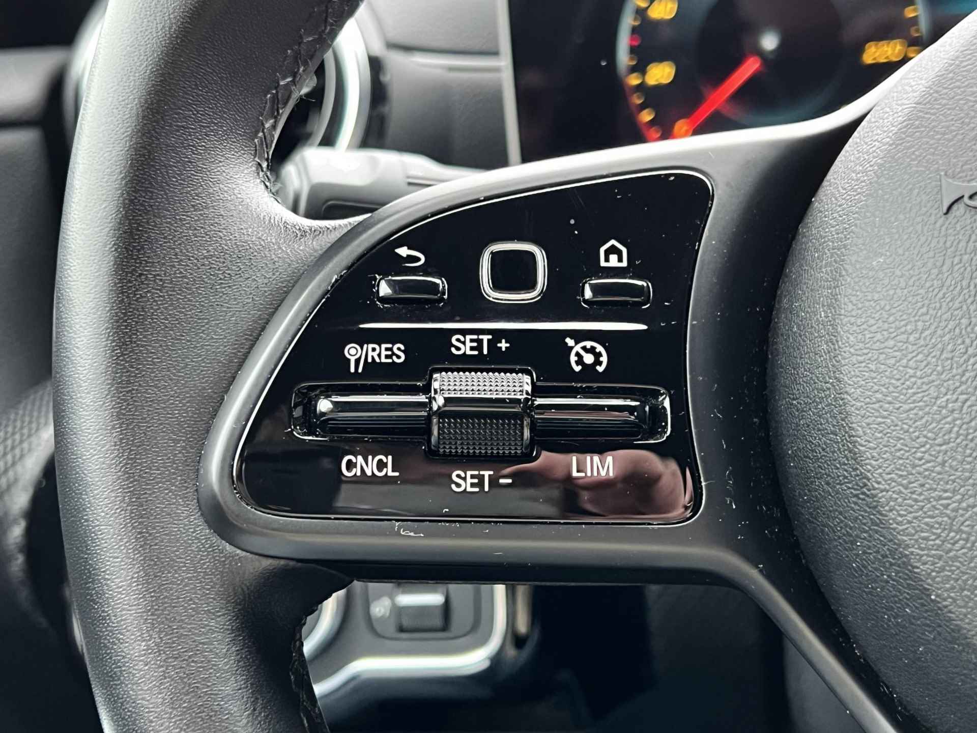 Mercedes-Benz A-klasse Business Solution Wide Screen, Apple Carplay, Night Pakket, Leder, LED, Stoelverwarming, Airco, Cruise Control, Isofix (MET GARANTIE*) - 18/37