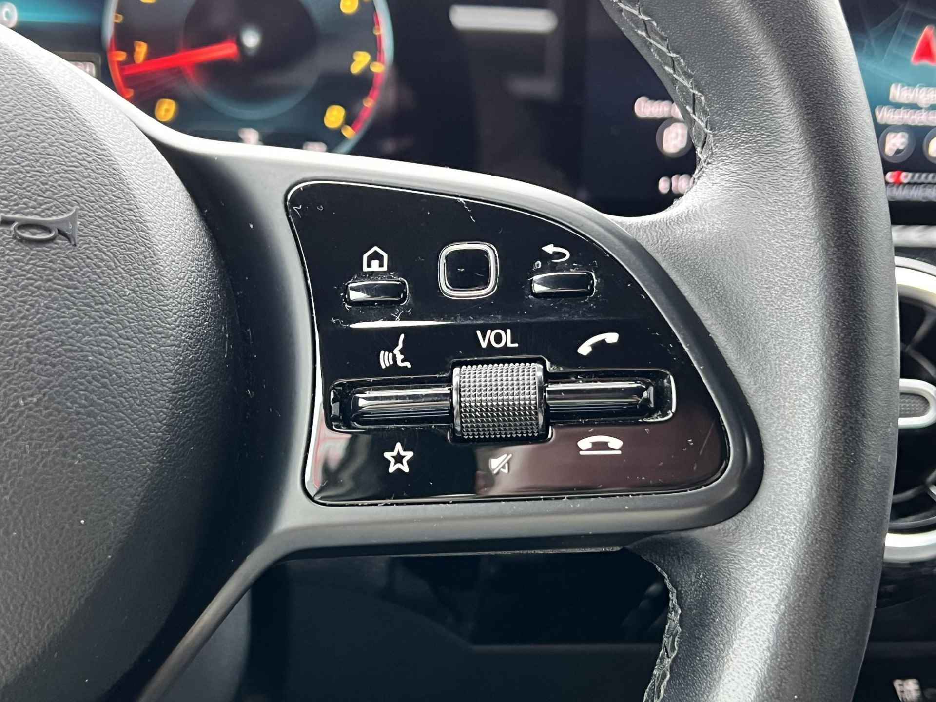 Mercedes-Benz A-klasse Business Solution Wide Screen, Apple Carplay, Night Pakket, Leder, LED, Stoelverwarming, Airco, Cruise Control, Isofix (MET GARANTIE*) - 19/37