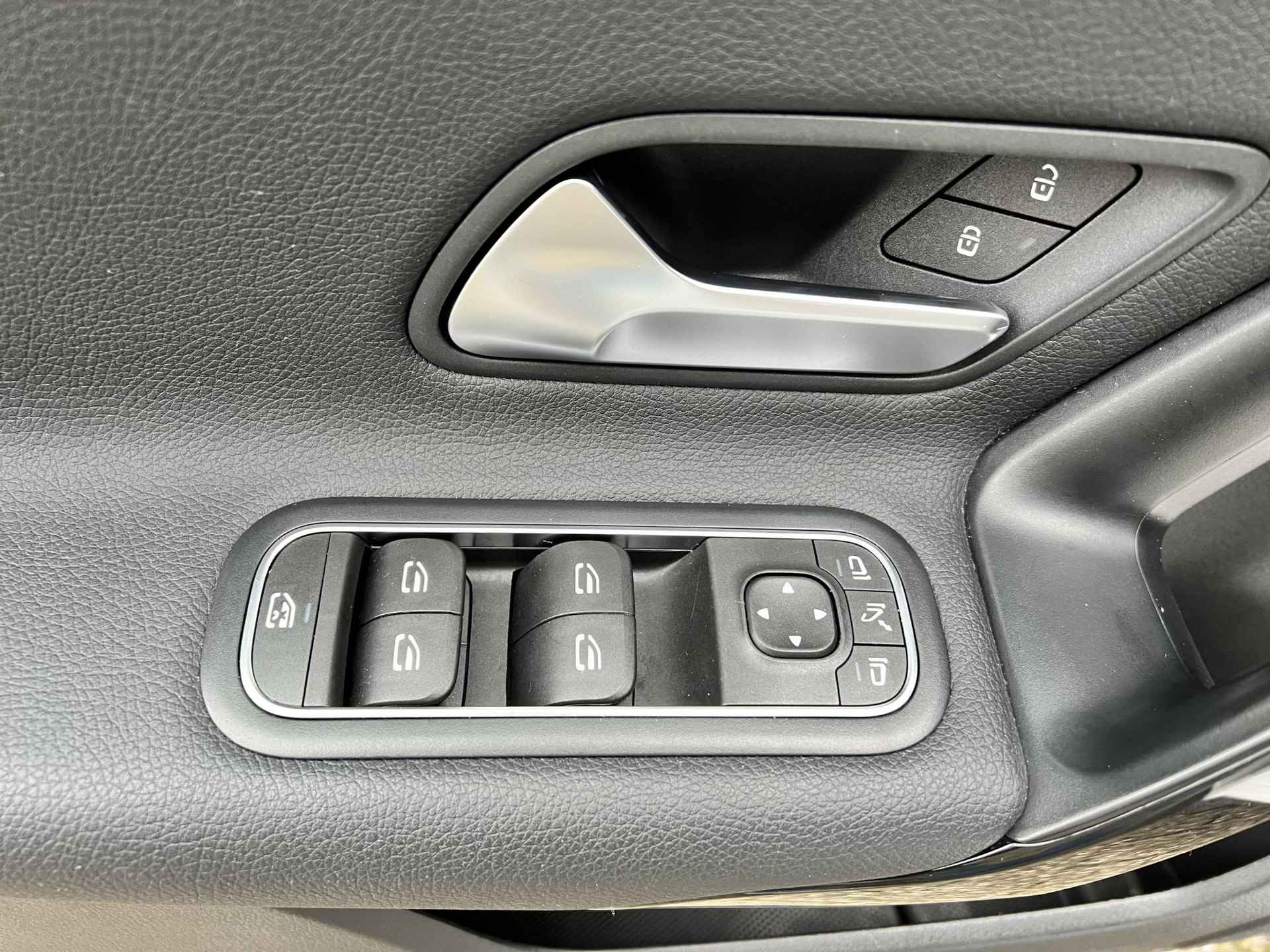 Mercedes-Benz A-klasse Business Solution Wide Screen, Apple Carplay, Night Pakket, Leder, LED, Stoelverwarming, Airco, Cruise Control, Isofix (MET GARANTIE*) - 23/37