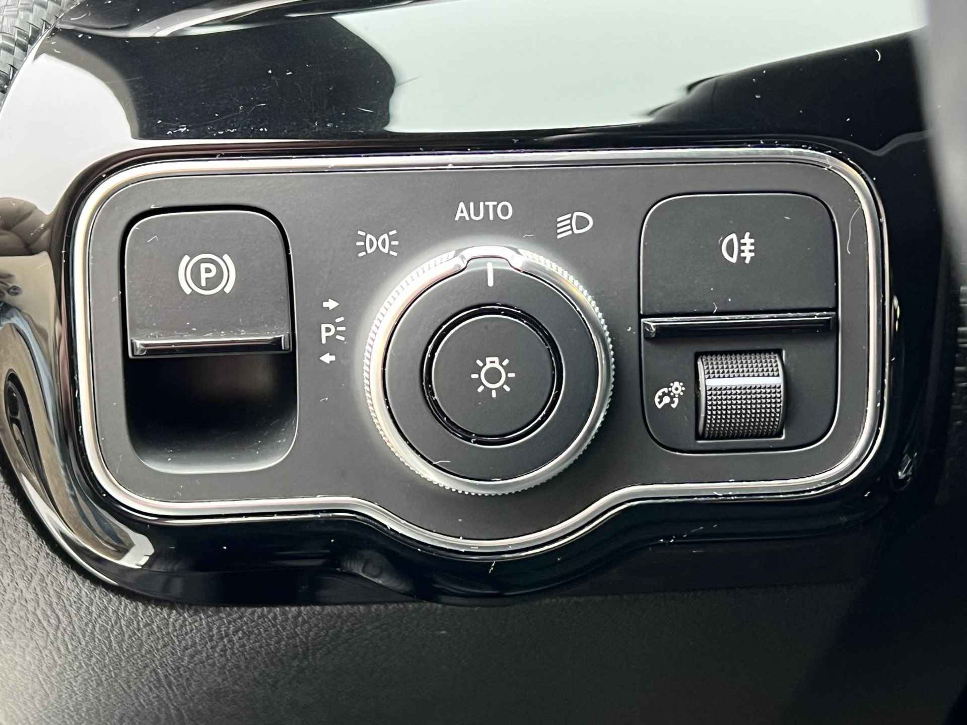 Mercedes-Benz A-klasse Business Solution Wide Screen, Apple Carplay, Night Pakket, Leder, LED, Stoelverwarming, Airco, Cruise Control, Isofix (MET GARANTIE*) - 24/37