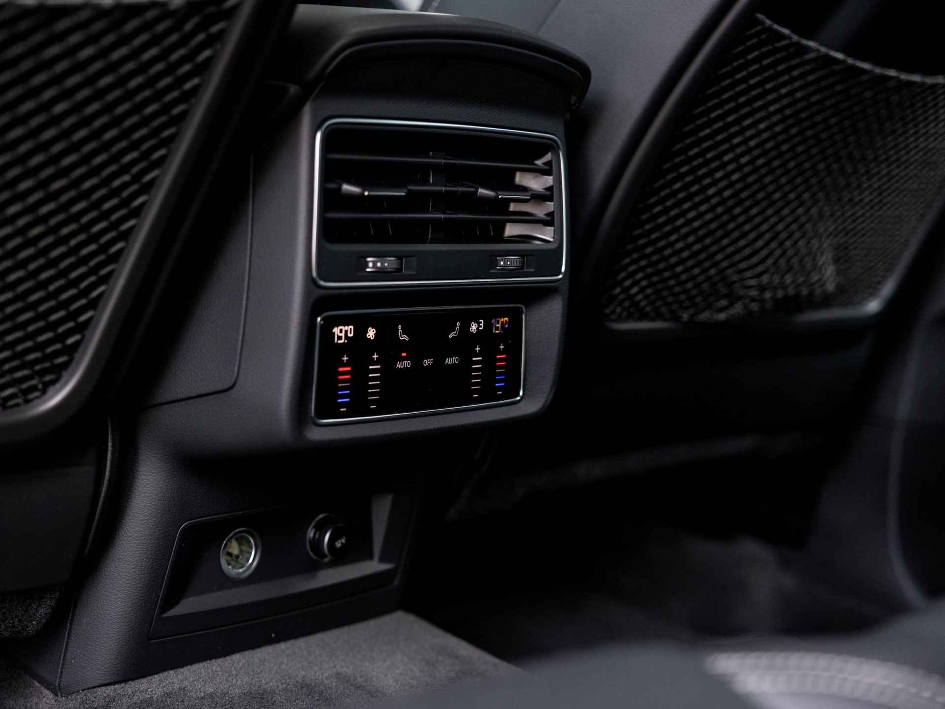Audi Q8 55 TFSI quattro Pro Line S NEDERLANDSE AUTO EN 1E EIGENAAR | BTW | PANORAMADAK | HEAD UP DISPLAY | STOELVERWARMING/VENTILATIE | TREKHAAK | ADAPTIVE CRUISECONTROL | 360CAMERA | LUCHTVERING - 26/48