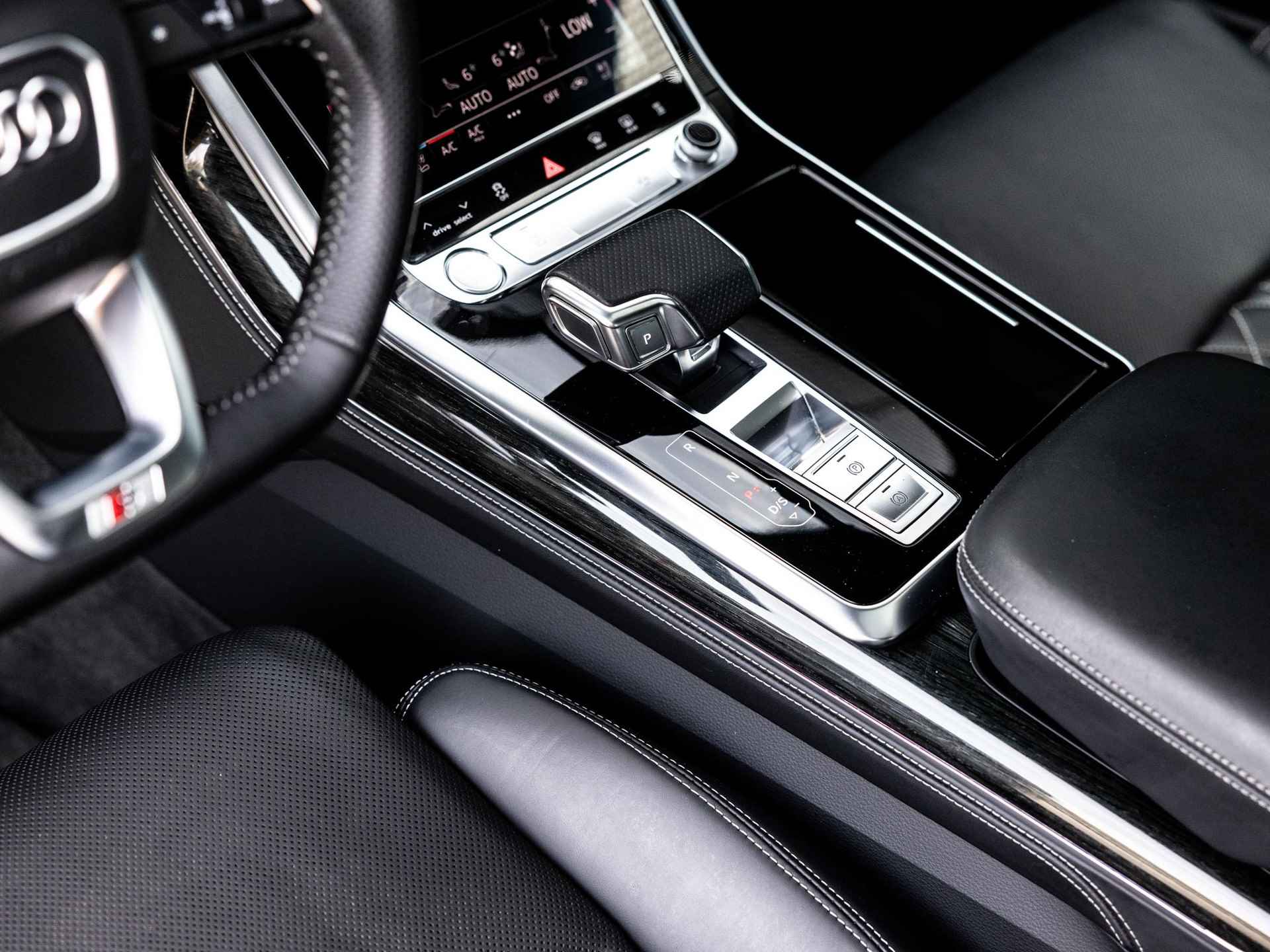 Audi Q8 55 TFSI quattro Pro Line S NEDERLANDSE AUTO EN 1E EIGENAAR | BTW | PANORAMADAK | HEAD UP DISPLAY | STOELVERWARMING/VENTILATIE | TREKHAAK | ADAPTIVE CRUISECONTROL | 360CAMERA | LUCHTVERING - 31/48