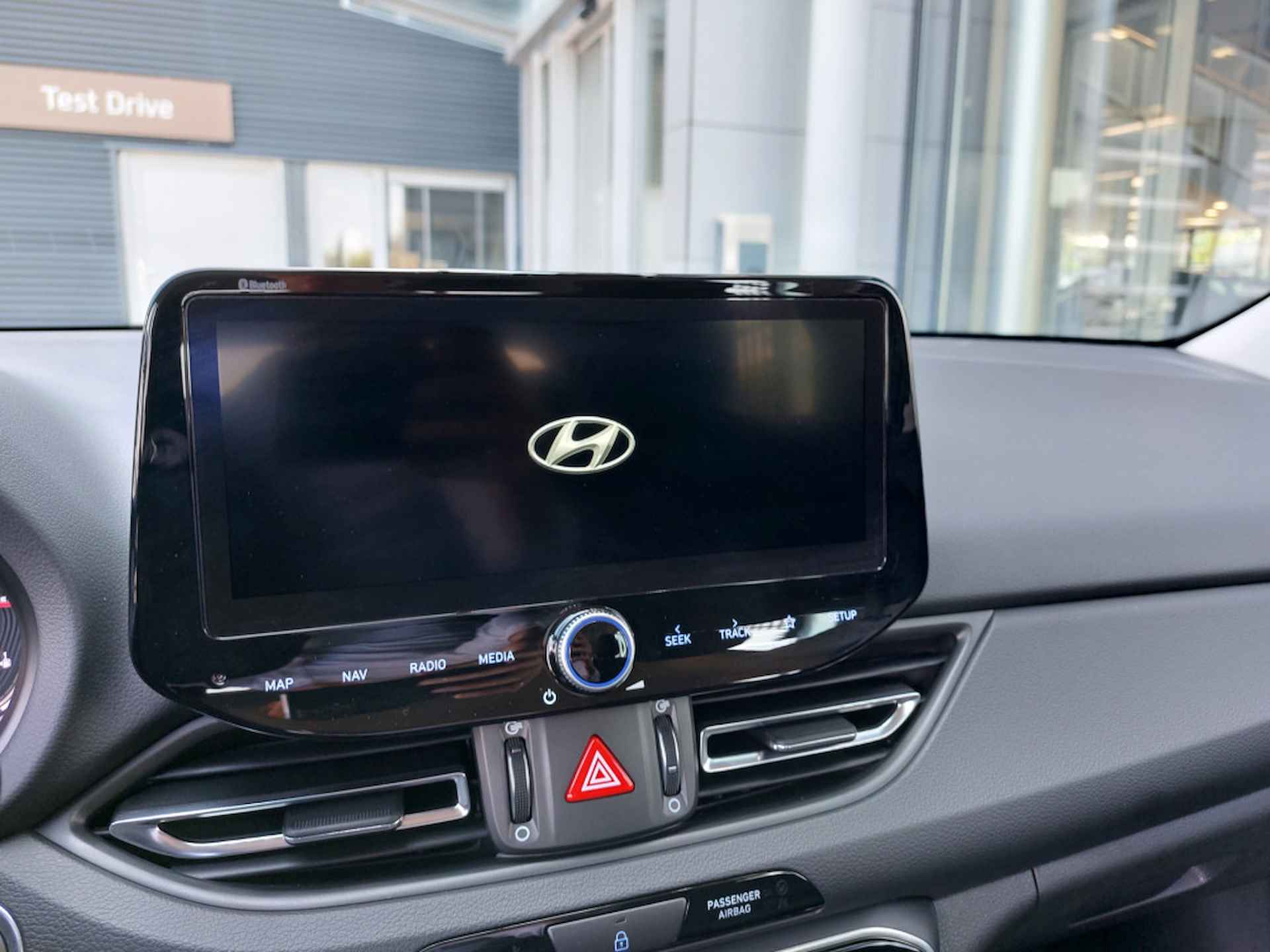 Hyundai i30 1.0 T-GDi MHEV Comfort Smart | VAN €34.030 VOOR €28.040 | Navigatie | Climate control | Camera | PDC Achter | - 14/27