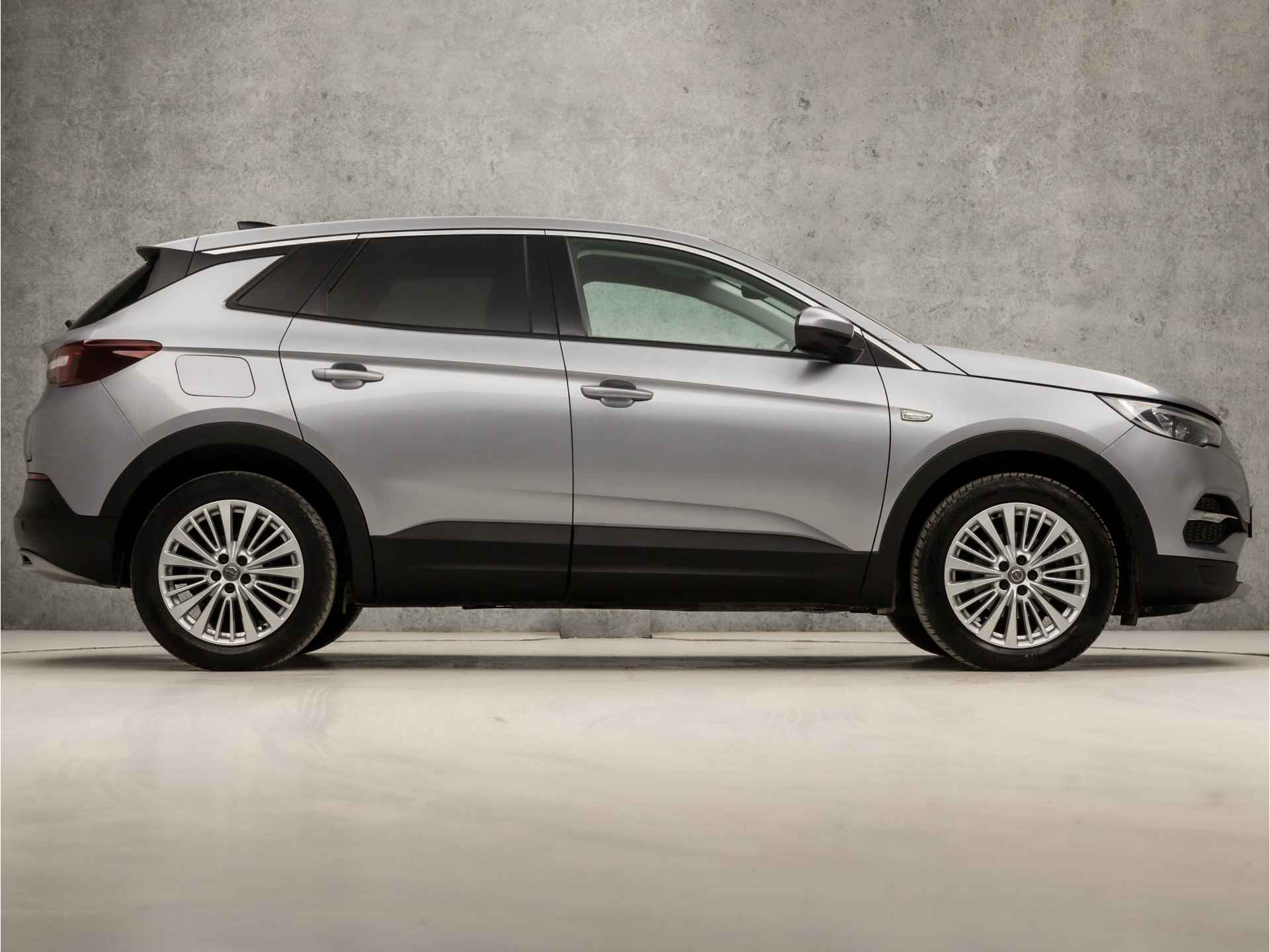 Opel Grandland X 1.2 Turbo Business Executive Automaat (APPLE CARPLAY, GROOT NAVI, CLIMATE, LEDER, GETINT GLAS, SPORTSTOELEN, CRUISE, PARKEERSENSOREN, LANE ASSIST, NIEUWE APK, NIEUWSTAAT) - 4/33