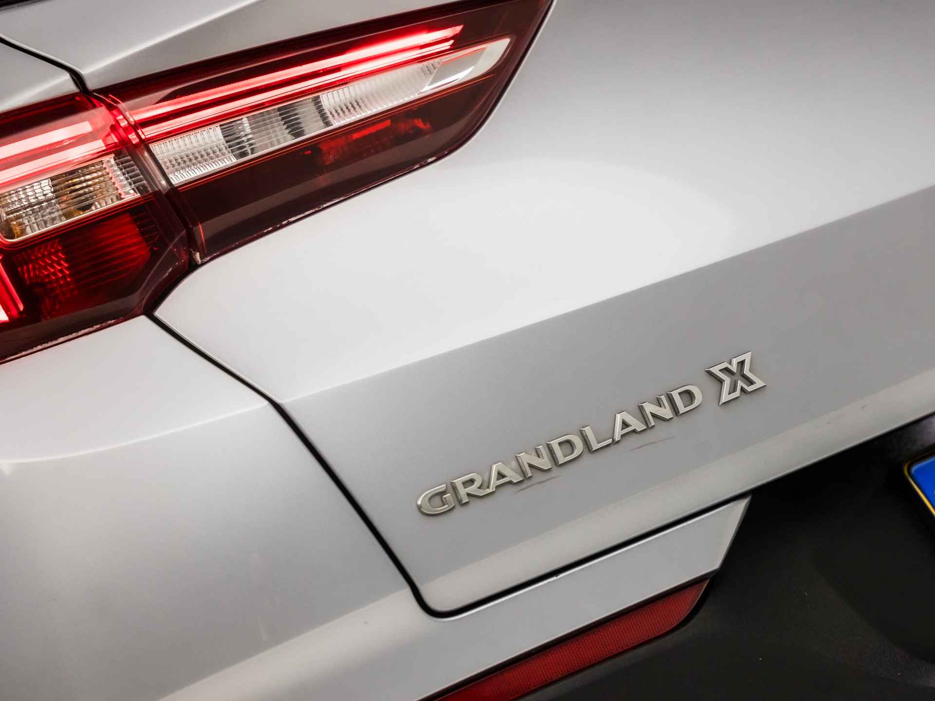 Opel Grandland X 1.2 Turbo Business Executive Automaat (APPLE CARPLAY, GROOT NAVI, CLIMATE, LEDER, GETINT GLAS, SPORTSTOELEN, CRUISE, PARKEERSENSOREN, LANE ASSIST, NIEUWE APK, NIEUWSTAAT) - 27/33