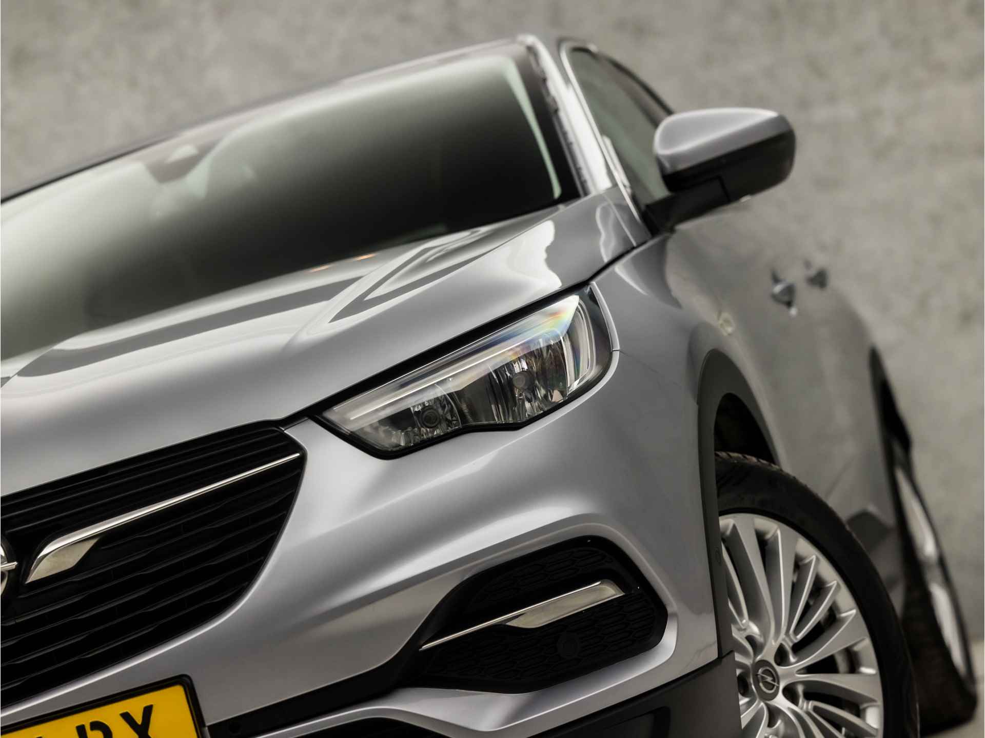 Opel Grandland X 1.2 Turbo Business Executive Automaat (APPLE CARPLAY, GROOT NAVI, CLIMATE, LEDER, GETINT GLAS, SPORTSTOELEN, CRUISE, PARKEERSENSOREN, LANE ASSIST, NIEUWE APK, NIEUWSTAAT) - 30/33