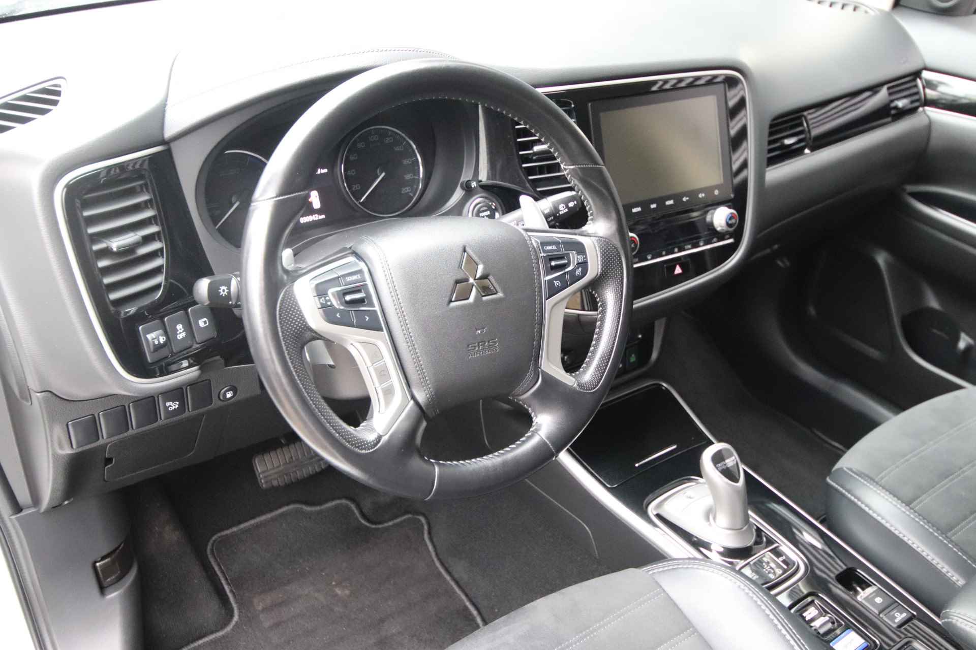 Mitsubishi Outlander 2.4 PHEV Intense LED, - 22/69