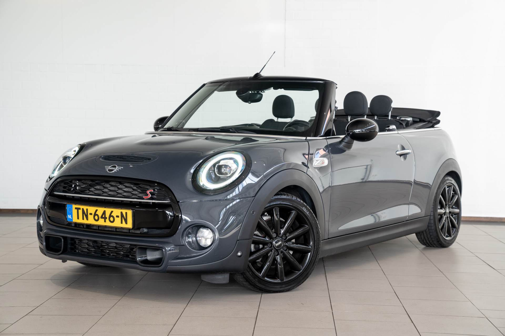 MINI Cabrio 2.0 Cooper S Chili | Automaat | Serious Business Pack | Navi | PDC | Keyless Entry | bij viaBOVAG.nl