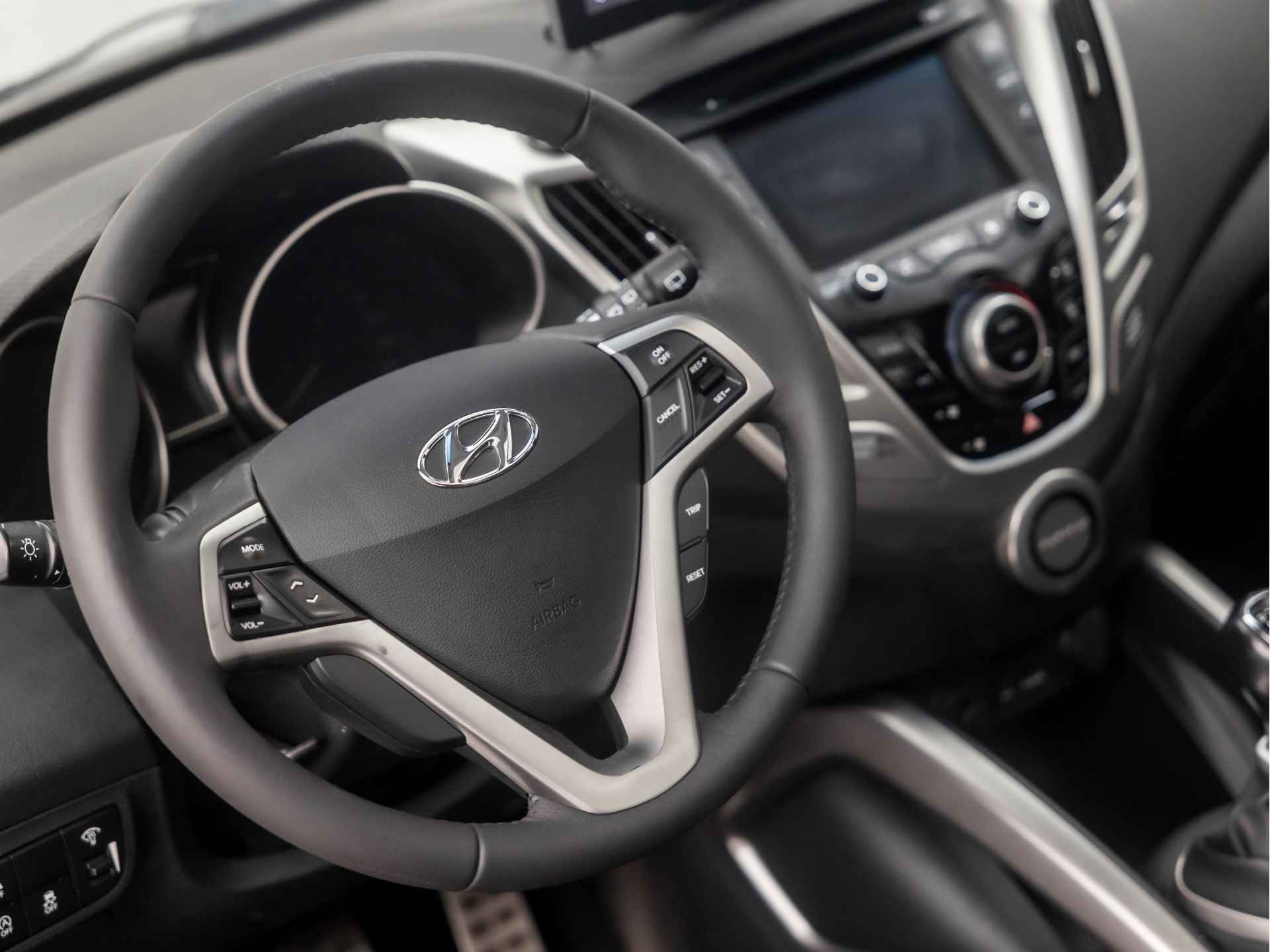 Hyundai Veloster 1.6 GDI i-Vision (PANORAMADAK, APPLE CARPLAY, ORG NL, NAP, LEDER, CAMERA, CLIMATE, SPORTSTOELEN, XENON, CRUISE, NIEUWE APK, NIEUWSTAAT) - 20/37