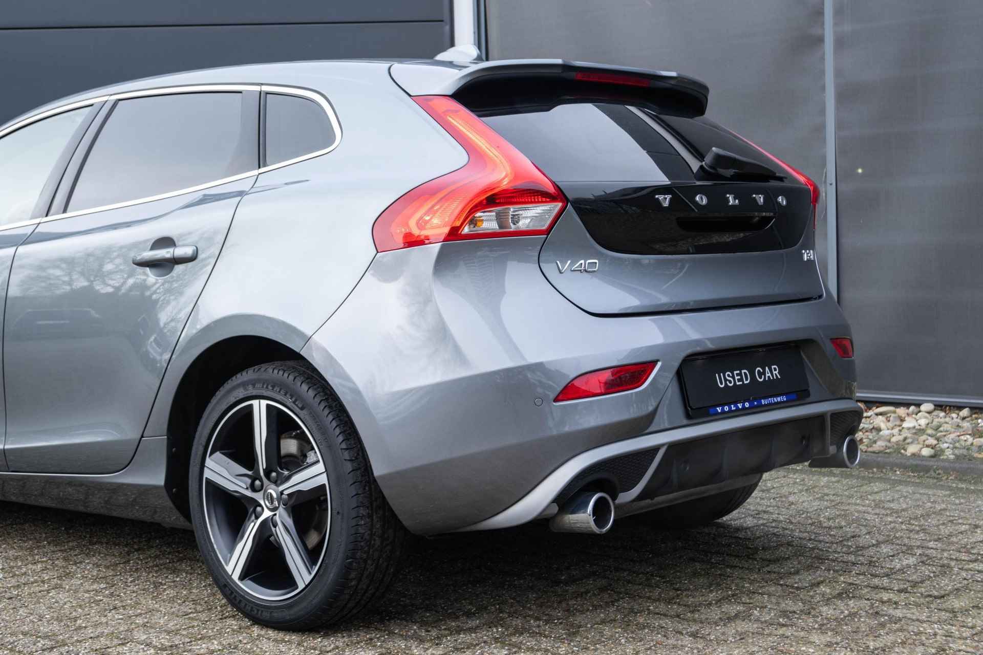 Volvo V40 T3 Automaat Polar+ Sport | Panoramadak| Premium Audio| Alarmklasse 3| Park Assist Voor en Achter|Parkeer Camera| Verwarmbare Voorstoelen. - 9/35