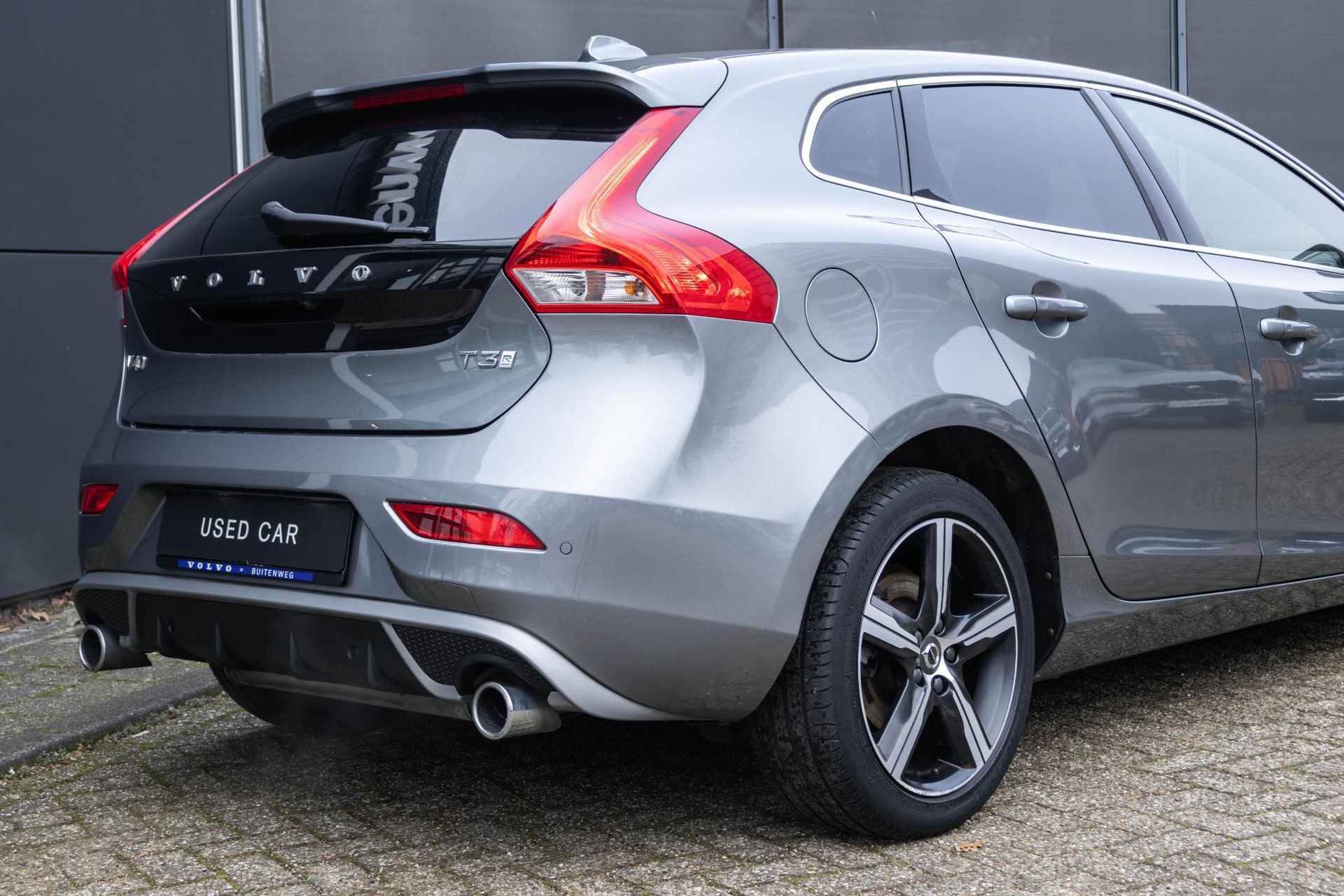 Volvo V40 T3 Automaat Polar+ Sport | Panoramadak| Premium Audio| Alarmklasse 3| Park Assist Voor en Achter|Parkeer Camera| Verwarmbare Voorstoelen. - 11/35