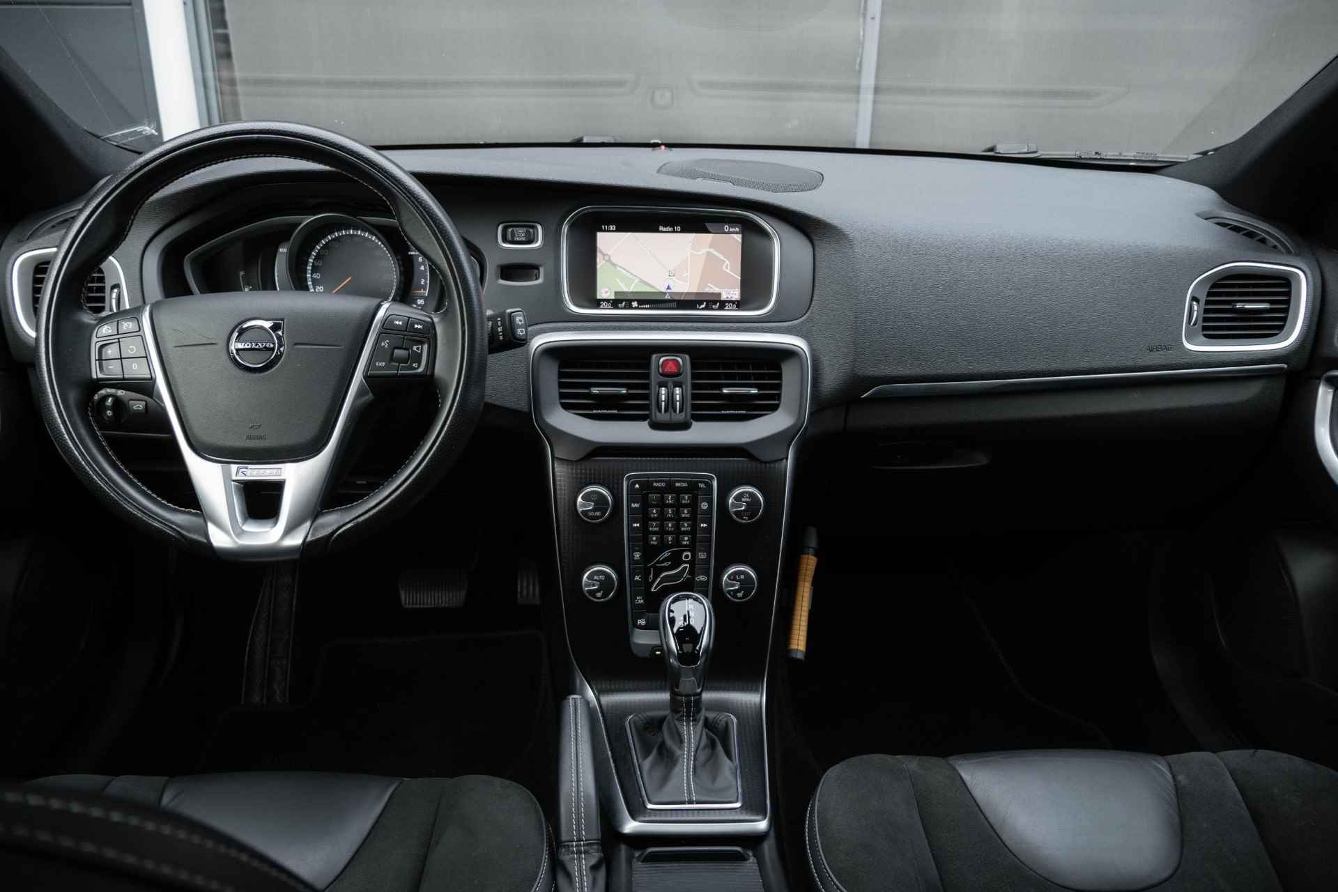 Volvo V40 T3 Automaat Polar+ Sport | Panoramadak| Premium Audio| Alarmklasse 3| Park Assist Voor en Achter|Parkeer Camera| Verwarmbare Voorstoelen. - 19/35