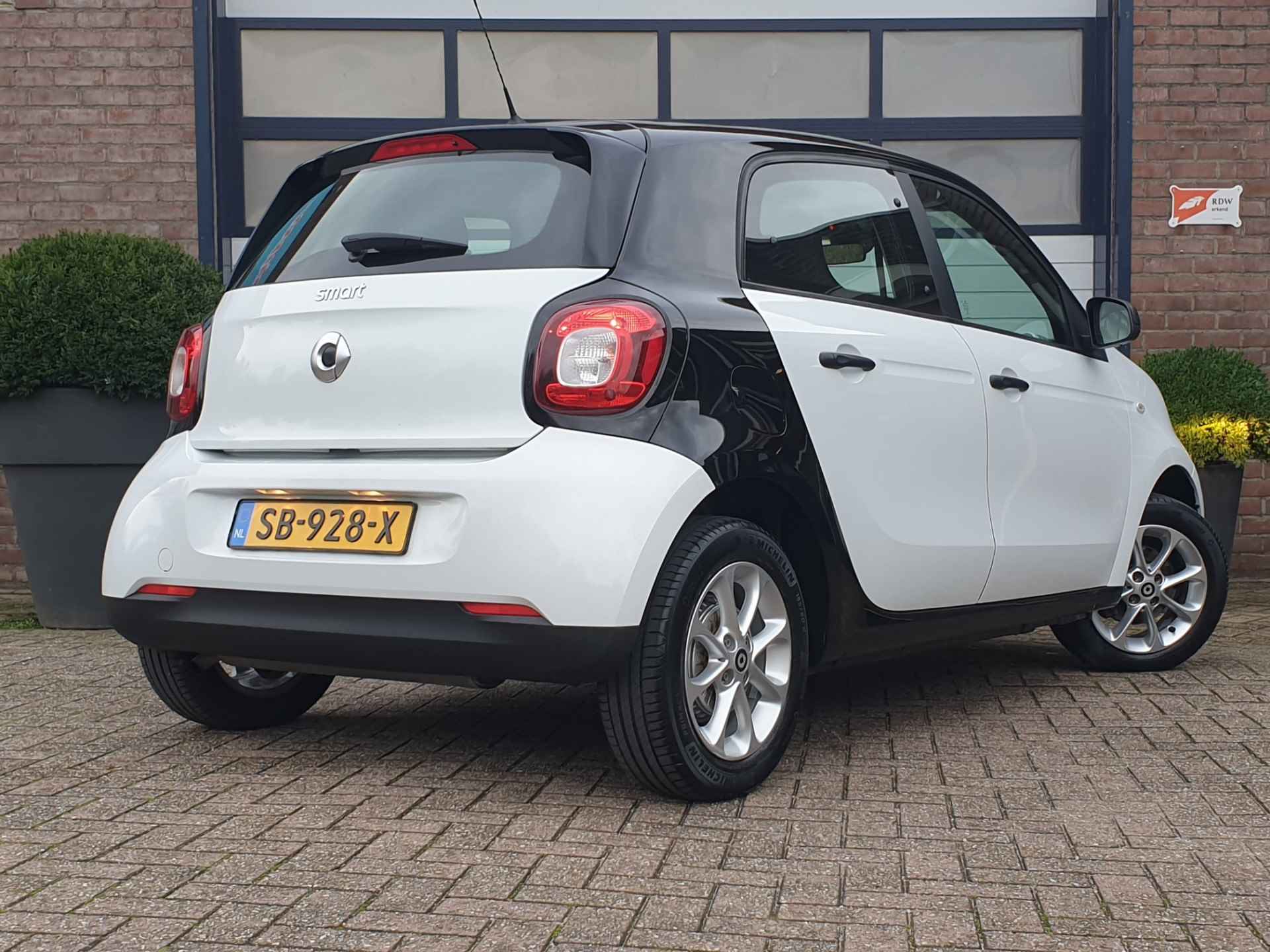 Smart Forfour 1.0 Pure, Airco, LM Velgen In absolute perfecte staat. - 6/28