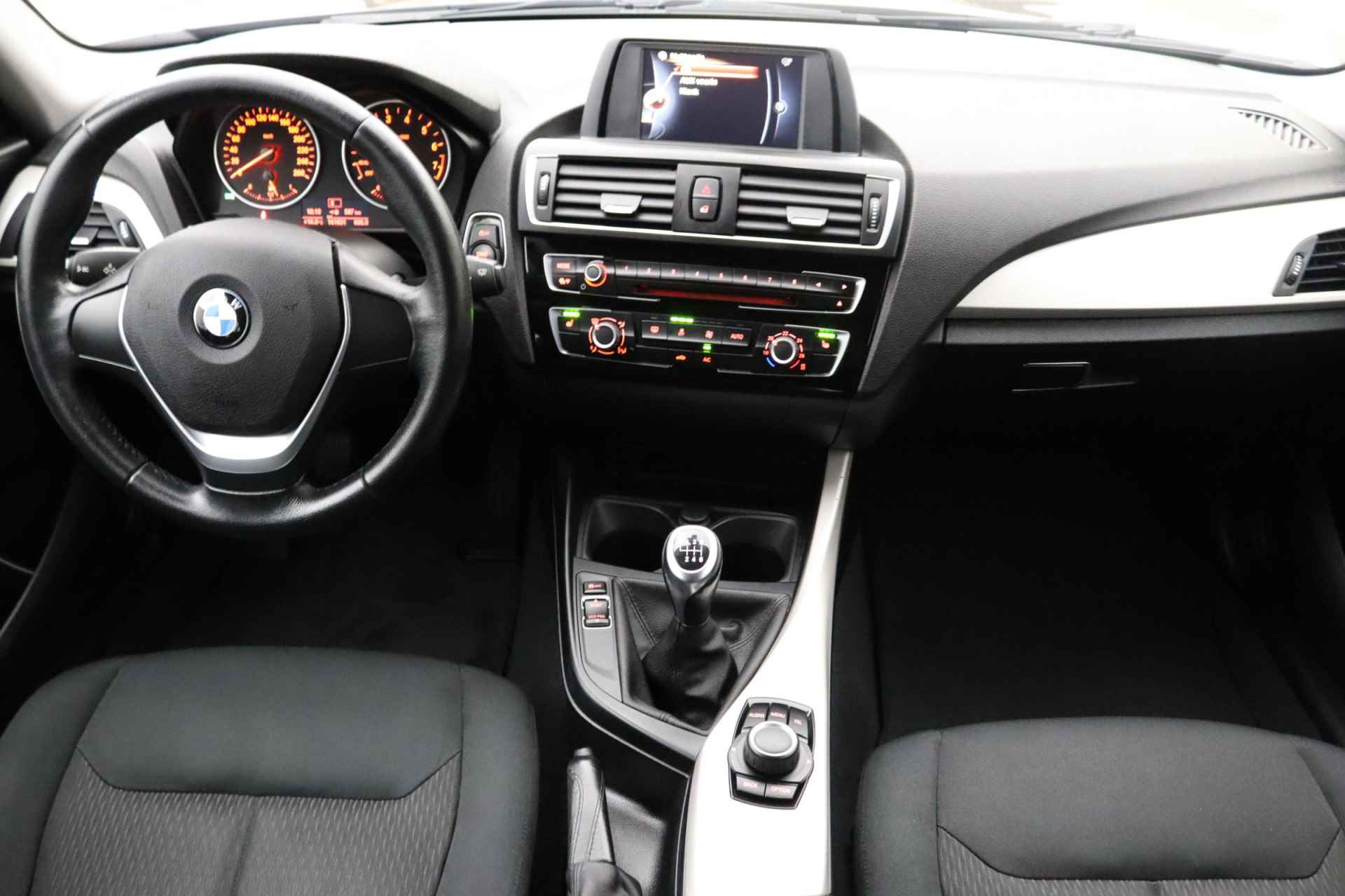 BMW 1-serie 116i | Airco | Cruise control | Parkeersensoren | Verwarmde voorstoelen - 2/30