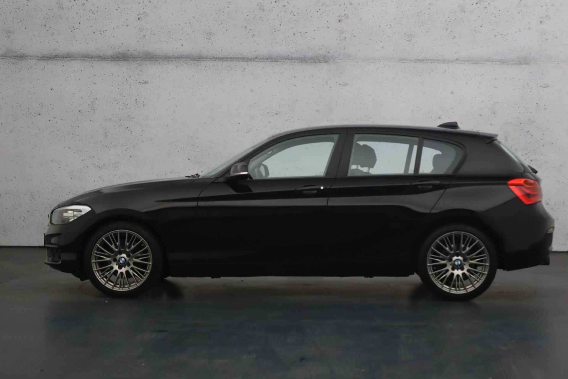 BMW 1-serie 116i | Airco | Cruise control | Parkeersensoren | Verwarmde voorstoelen - 6/30