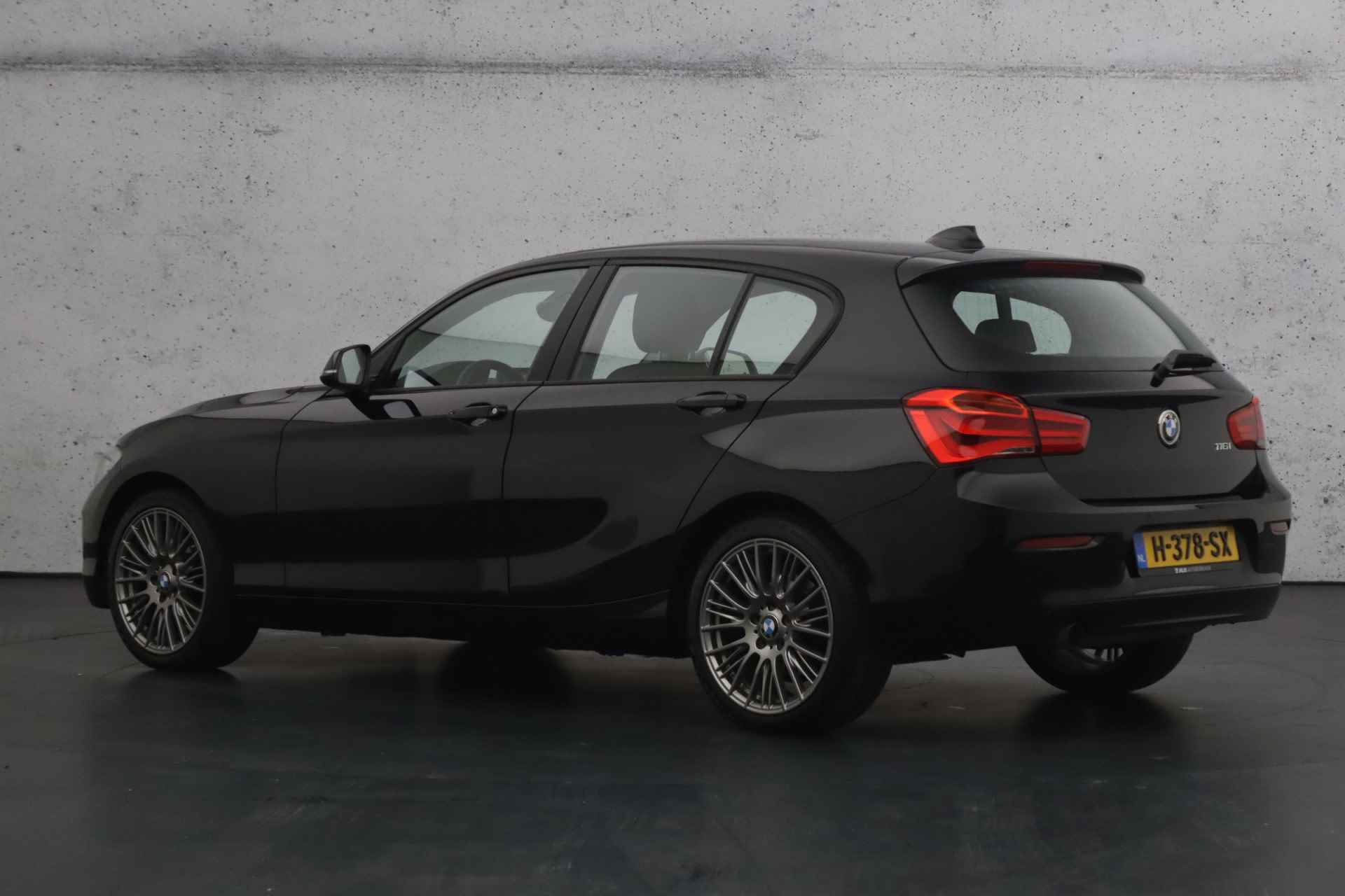 BMW 1-serie 116i | Airco | Cruise control | Parkeersensoren | Verwarmde voorstoelen - 7/30