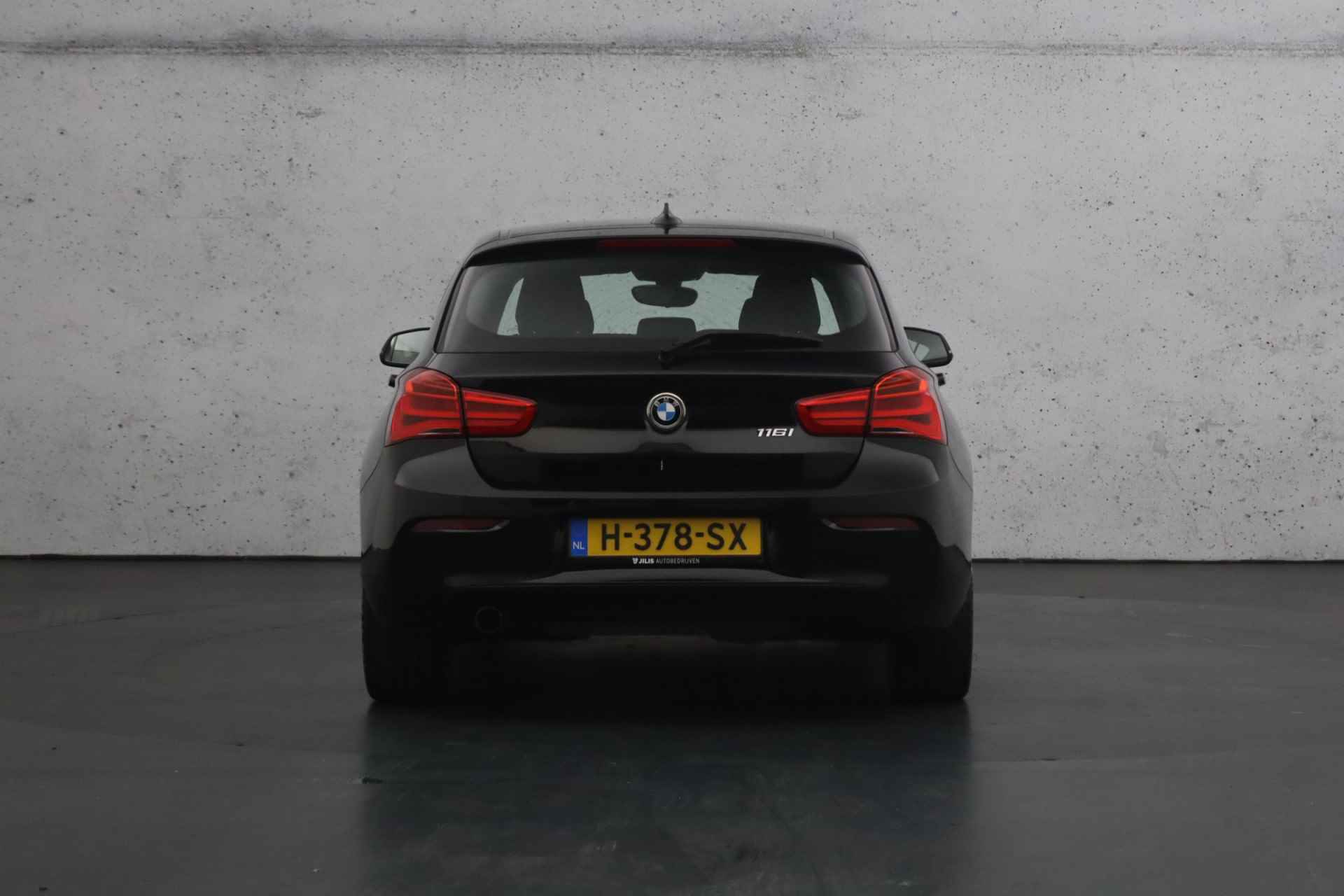 BMW 1-serie 116i | Airco | Cruise control | Parkeersensoren | Verwarmde voorstoelen - 11/30