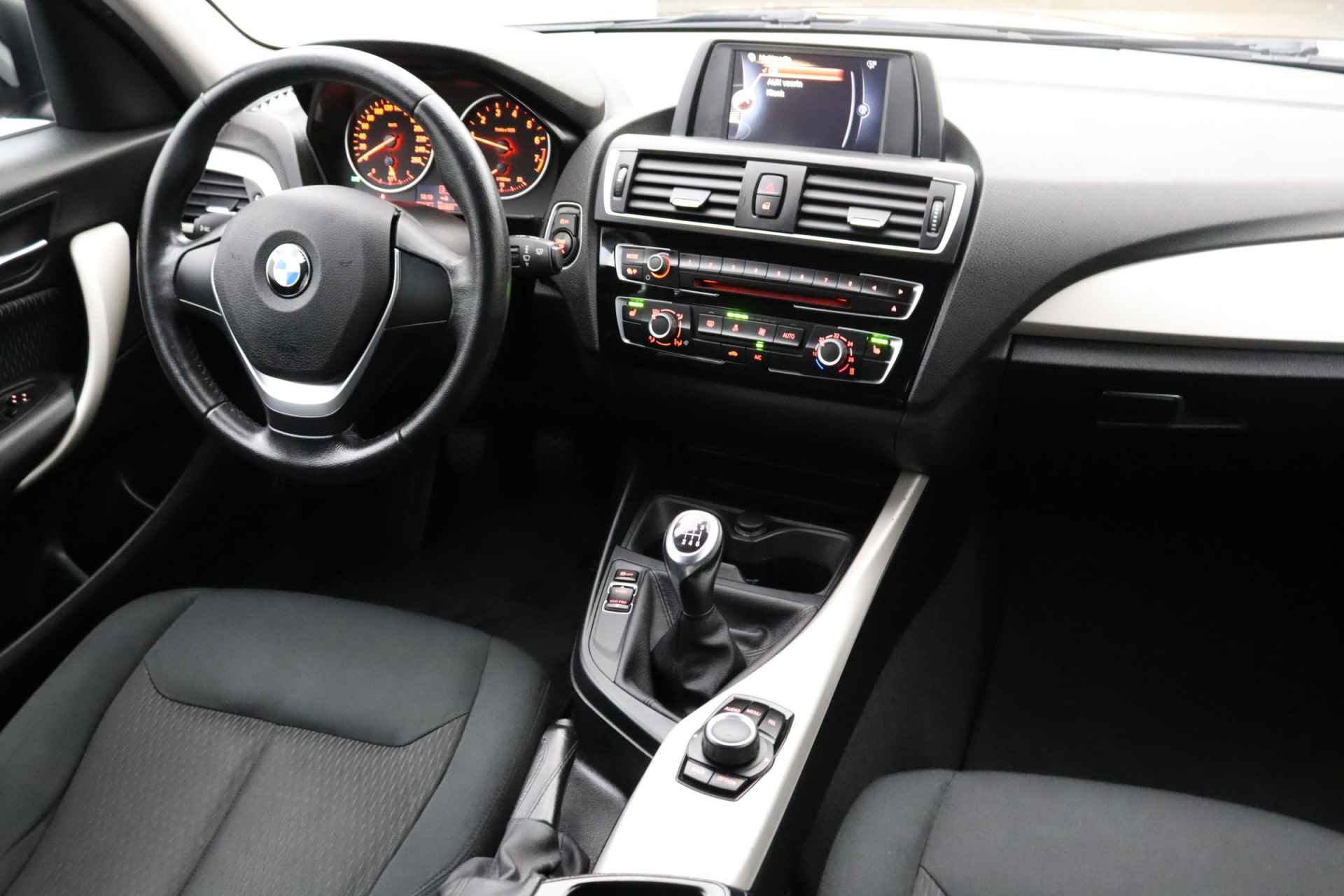 BMW 1-serie 116i | Airco | Cruise control | Parkeersensoren | Verwarmde voorstoelen - 12/30