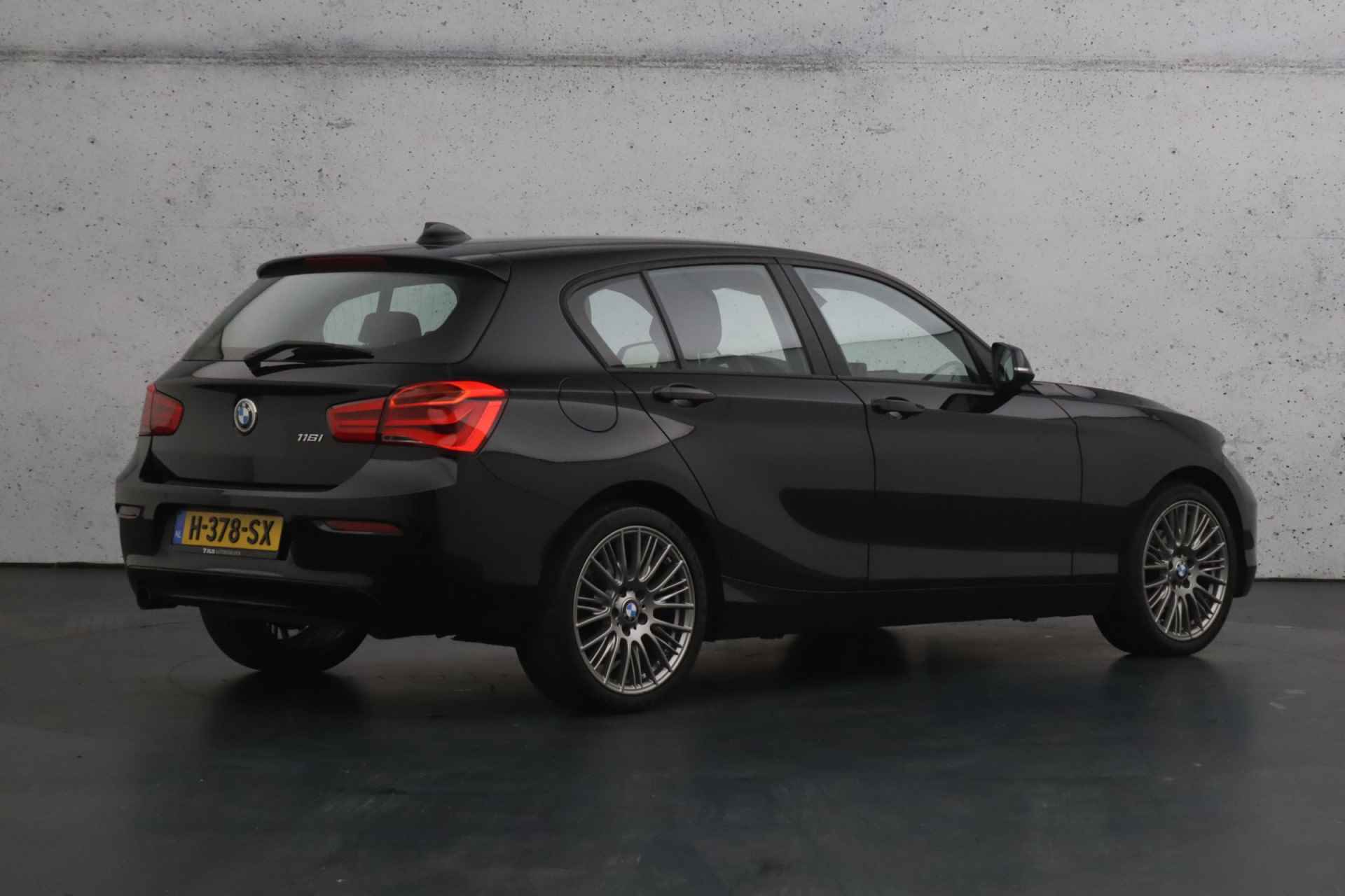 BMW 1-serie 116i | Airco | Cruise control | Parkeersensoren | Verwarmde voorstoelen - 24/30