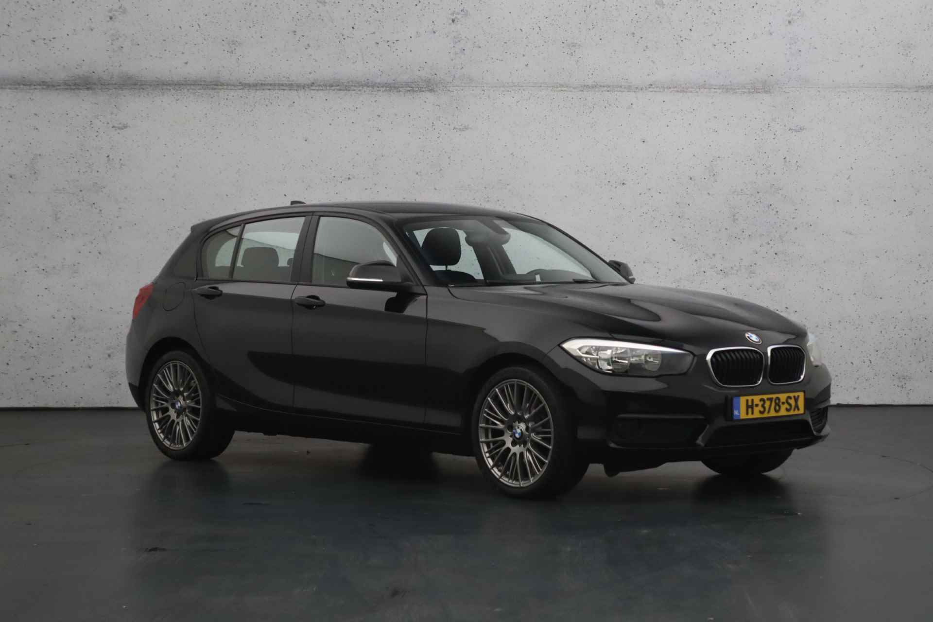 BMW 1-serie 116i | Airco | Cruise control | Parkeersensoren | Verwarmde voorstoelen - 26/30