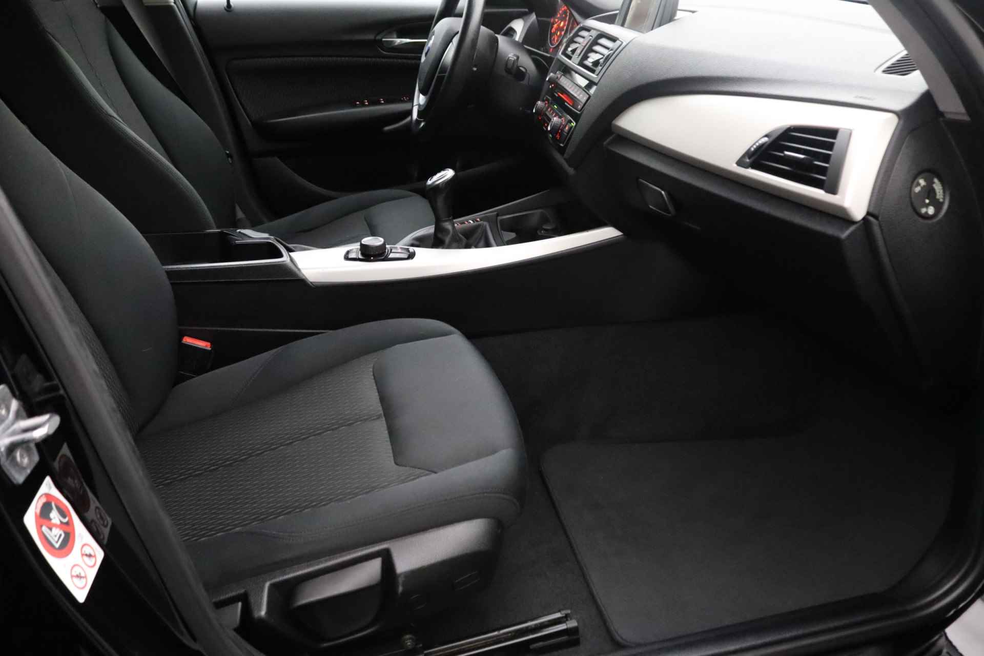 BMW 1-serie 116i | Airco | Cruise control | Parkeersensoren | Verwarmde voorstoelen - 30/30