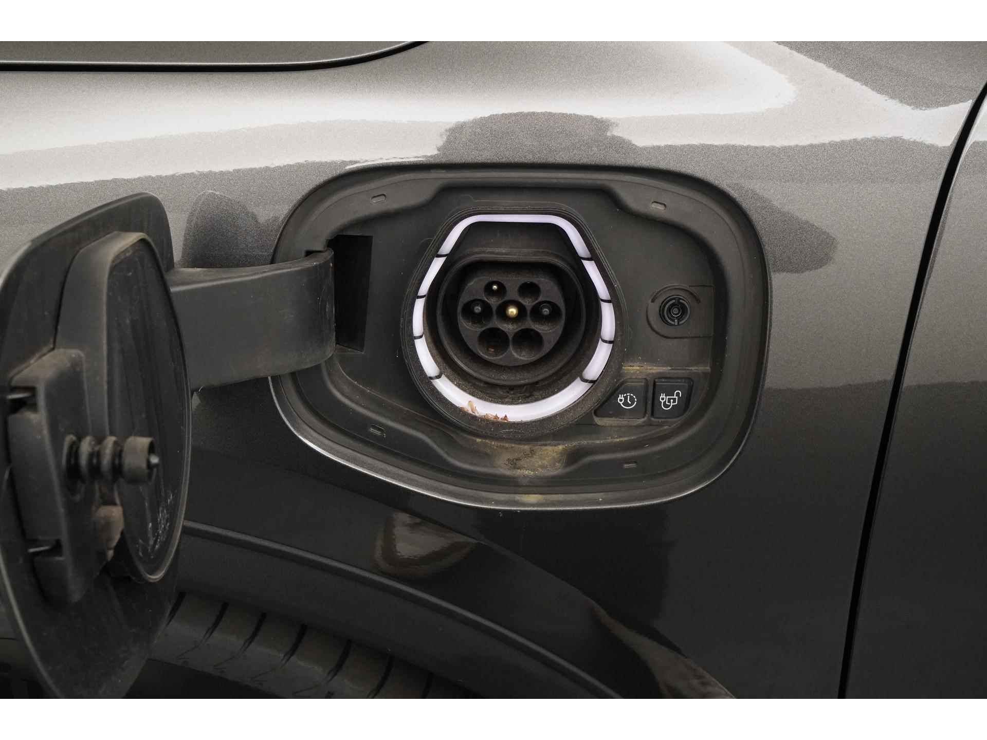 Ford Kuga 2.5 PHEV Titanium X | Panoramadak | Zondag Open! - 26/54