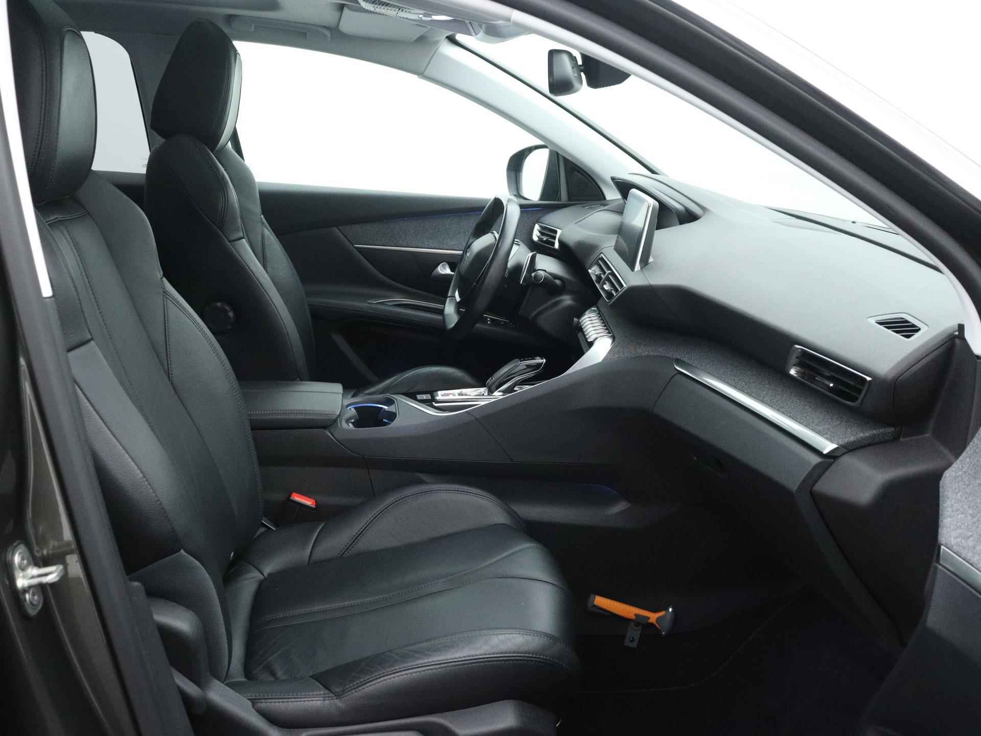 Peugeot 3008 SUV Allure 1.6 165pk Automaat | Navigatie | Schuif-/kanteldak | Achteruitrijcamera | Handsfree Achterklep | Lederen bekleding | Keyless | Climate Control | Cruise Control | Parkeersensoren v+a | Apple Carplay | Dealeronderhouden | Donker getint glas | 18" lichtmetalen velgen | - 14/37