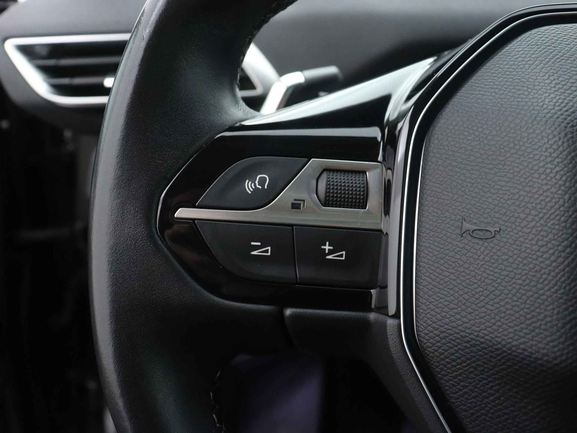 Peugeot 3008 SUV Allure 1.6 165pk Automaat | Navigatie | Schuif-/kanteldak | Achteruitrijcamera | Handsfree Achterklep | Lederen bekleding | Keyless | Climate Control | Cruise Control | Parkeersensoren v+a | Apple Carplay | Dealeronderhouden | Donker getint glas | 18" lichtmetalen velgen | - 18/37