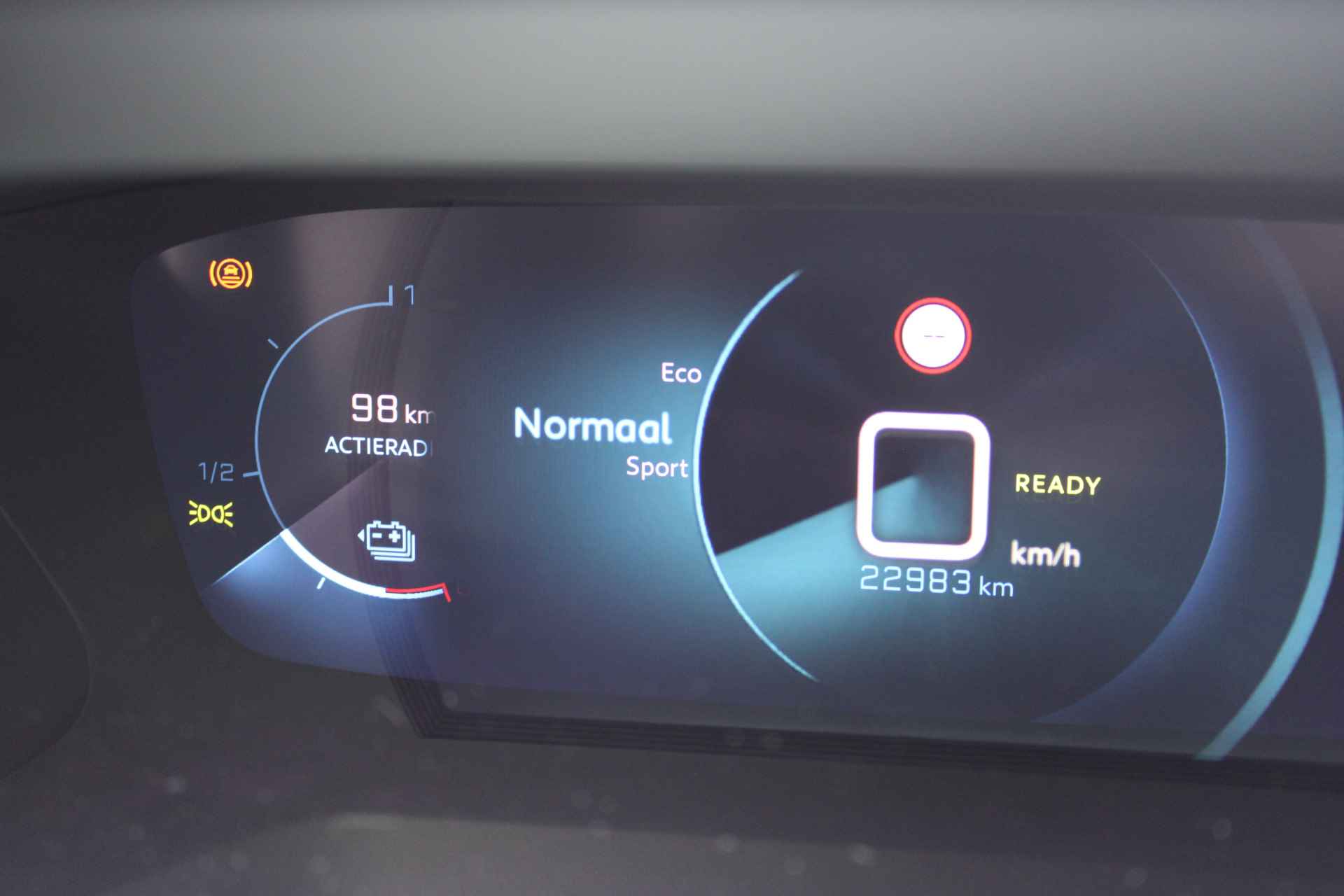 Peugeot e-208 EV Allure 50 kWh | ACTIEMAAND! | Navigatie | Stoelverwarming | Led - 23/34