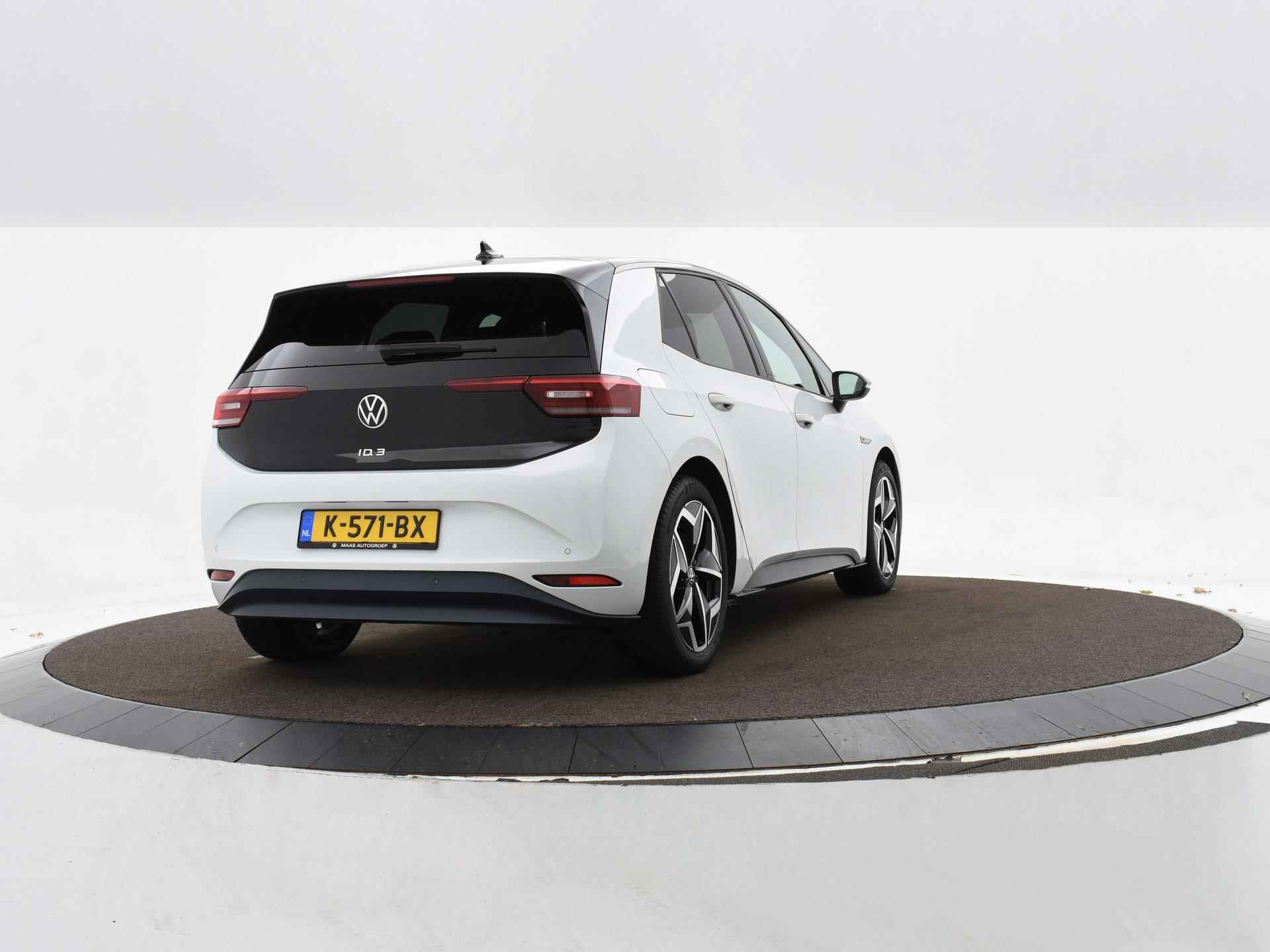 Volkswagen ID.3 First Plus 204pk 58 kWh | Camera | IQ Light | 19"Velgen | ACC | Keyless | Apple Car Play | Stoelverwarming | Navigatie | 12 Maanden BOVAG-Garantie - 7/36
