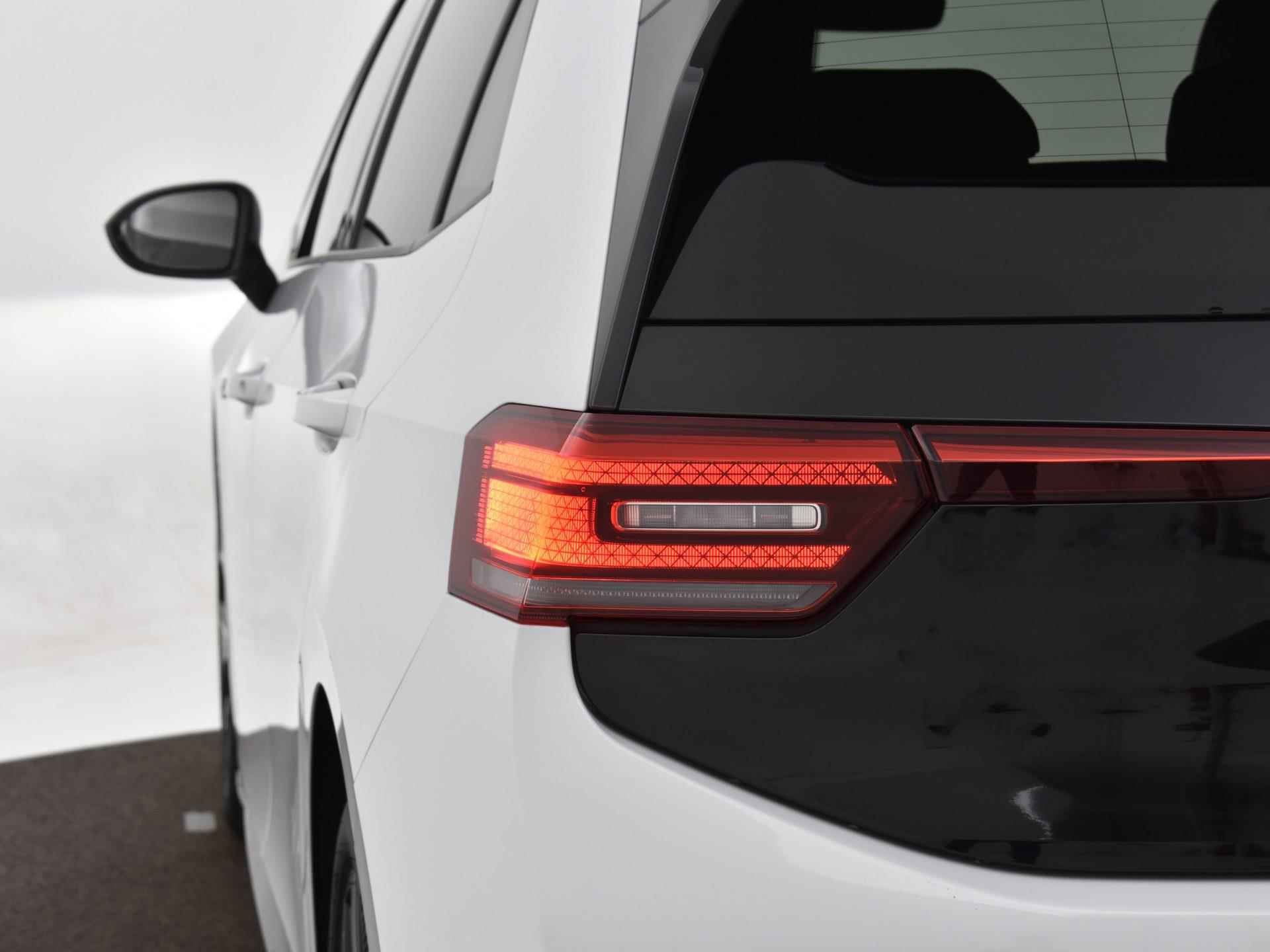 Volkswagen ID.3 First Plus 204pk 58 kWh | Camera | IQ Light | 19"Velgen | ACC | Keyless | Apple Car Play | Stoelverwarming | Navigatie | 12 Maanden BOVAG-Garantie - 34/36