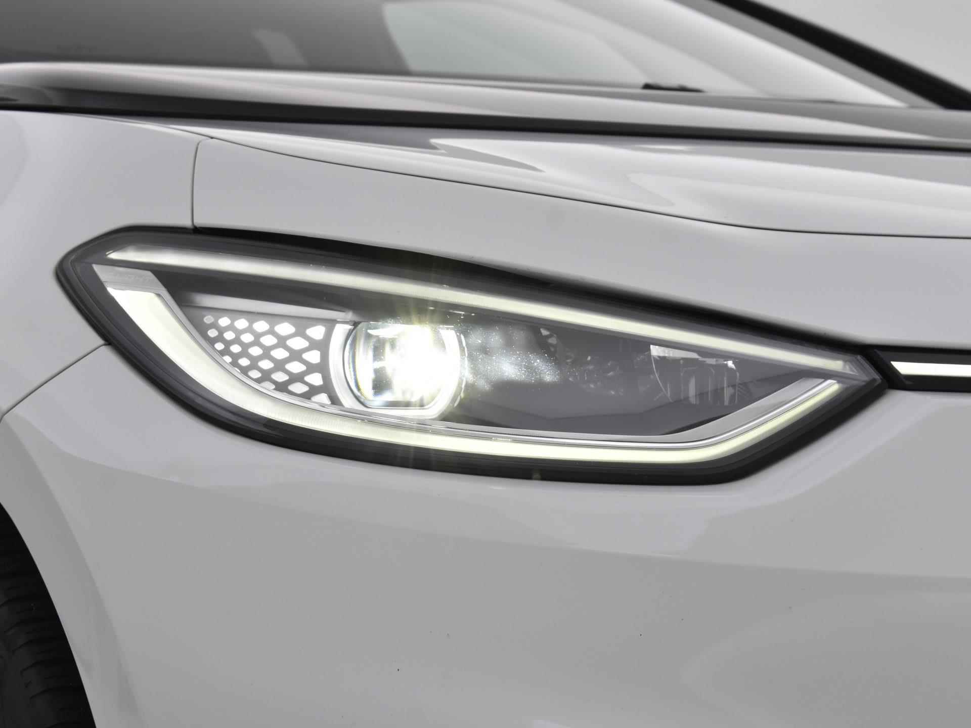 Volkswagen ID.3 First Plus 204pk 58 kWh | Camera | IQ Light | 19"Velgen | ACC | Keyless | Apple Car Play | Stoelverwarming | Navigatie | 12 Maanden BOVAG-Garantie - 35/36